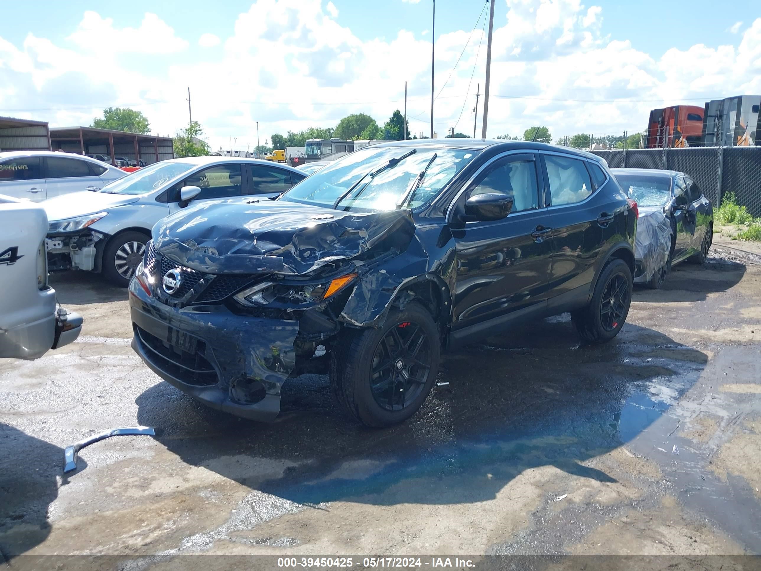 Photo 1 VIN: JN1BJ1CR4HW135449 - NISSAN ROGUE 