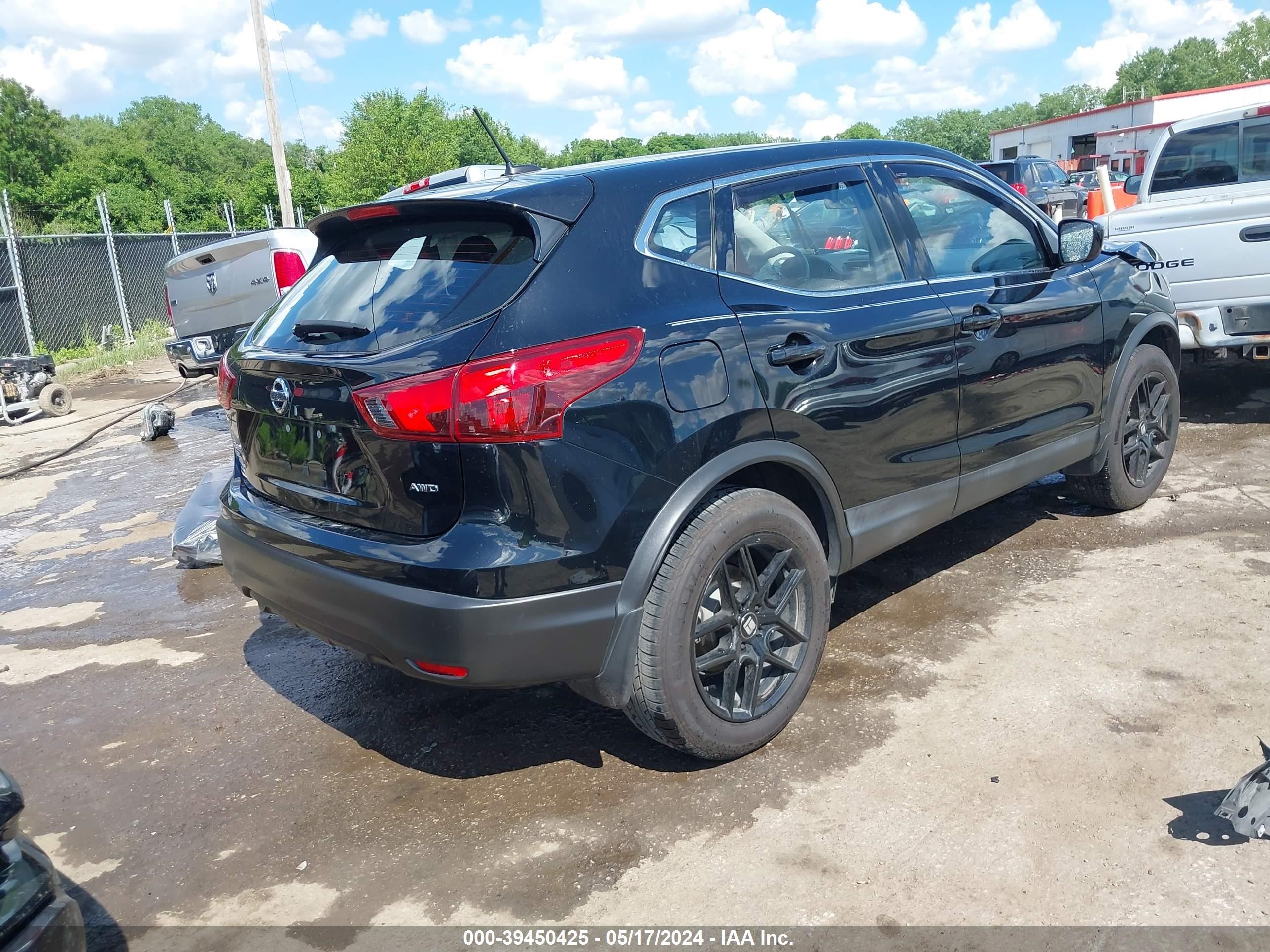 Photo 3 VIN: JN1BJ1CR4HW135449 - NISSAN ROGUE 