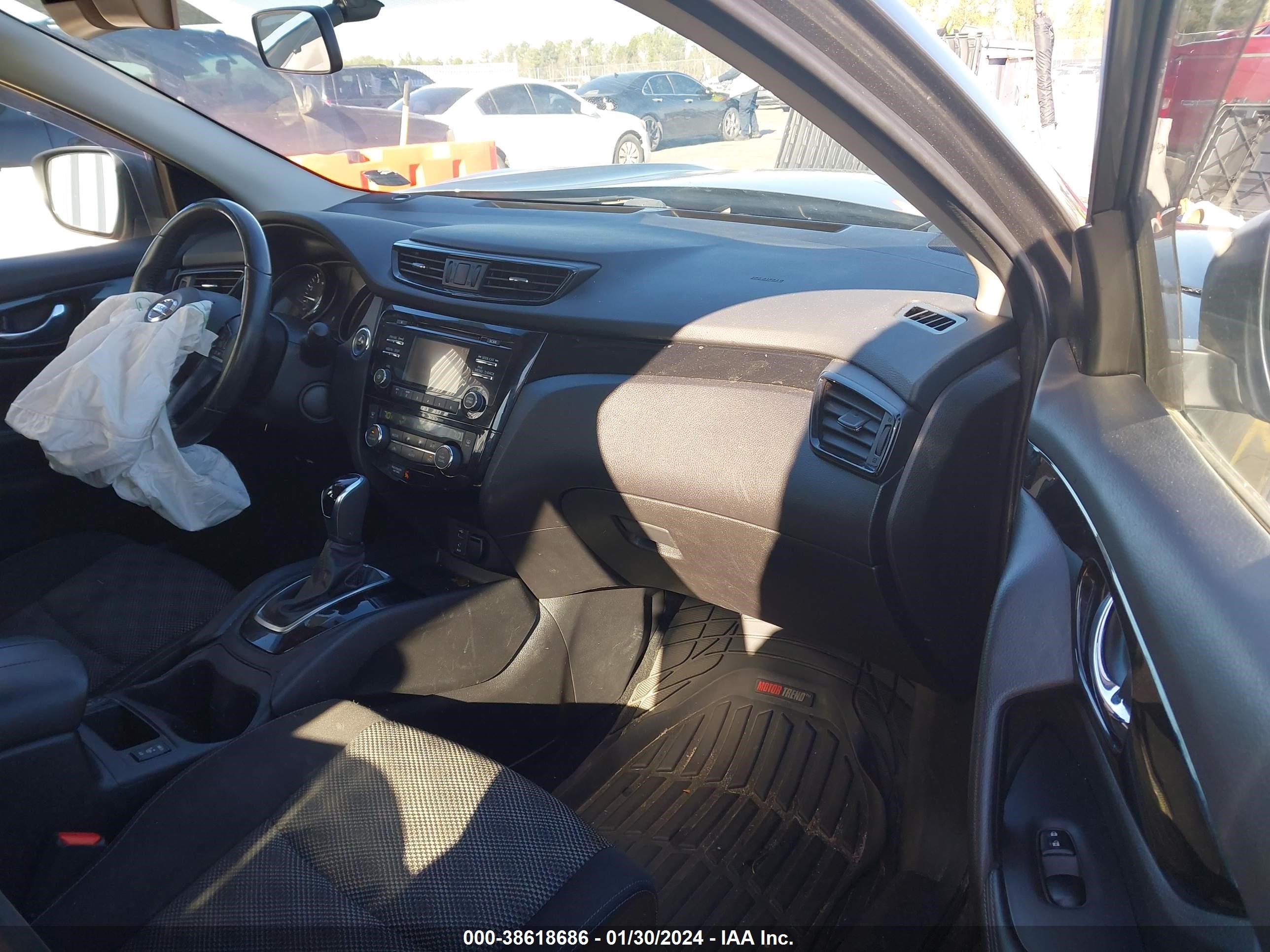 Photo 4 VIN: JN1BJ1CR4HW137783 - NISSAN ROGUE 