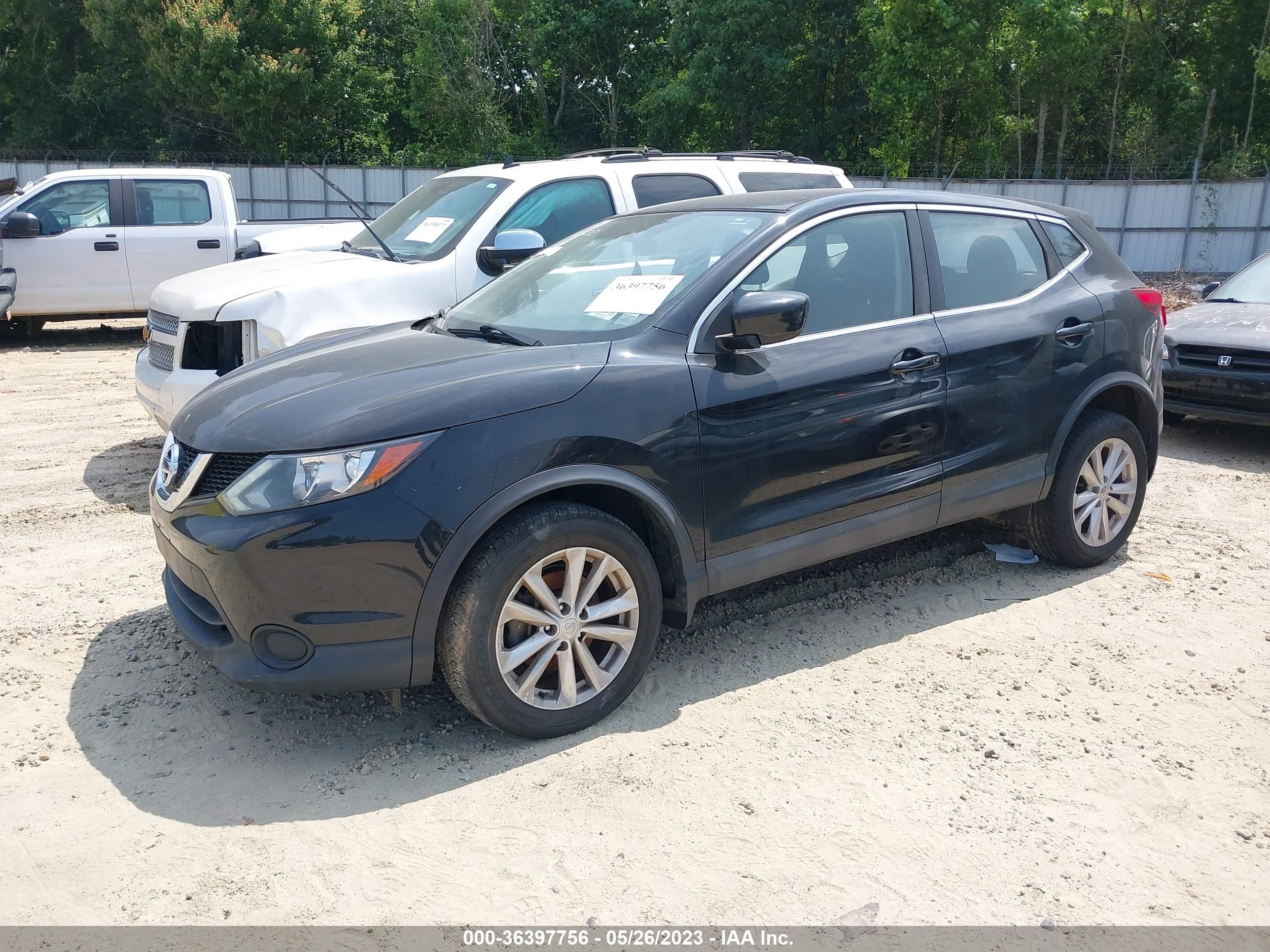 Photo 1 VIN: JN1BJ1CR4HW137802 - NISSAN ROGUE 