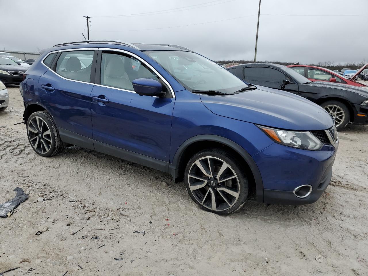 Photo 3 VIN: JN1BJ1CR4JW201097 - NISSAN ROGUE 