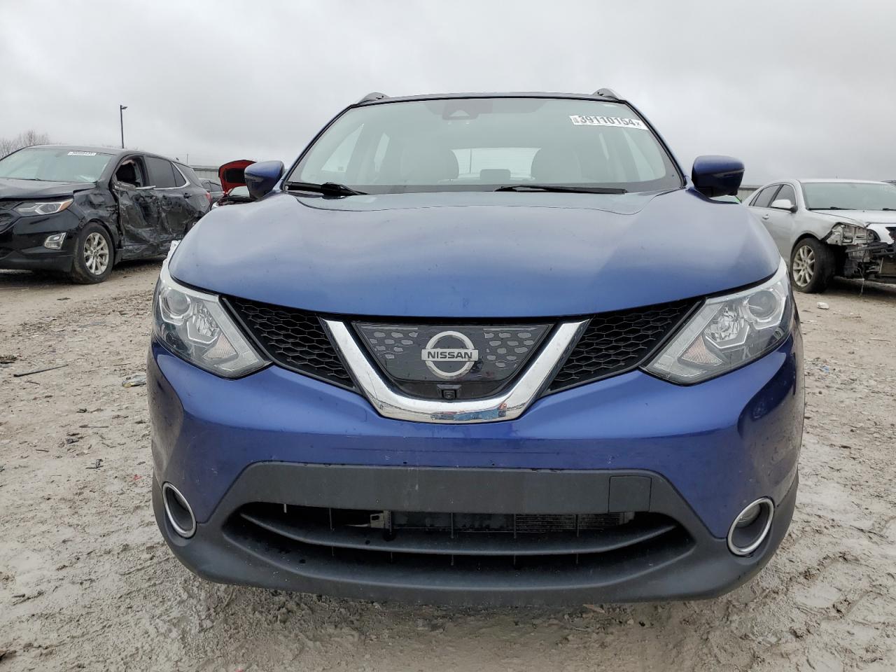 Photo 4 VIN: JN1BJ1CR4JW201097 - NISSAN ROGUE 