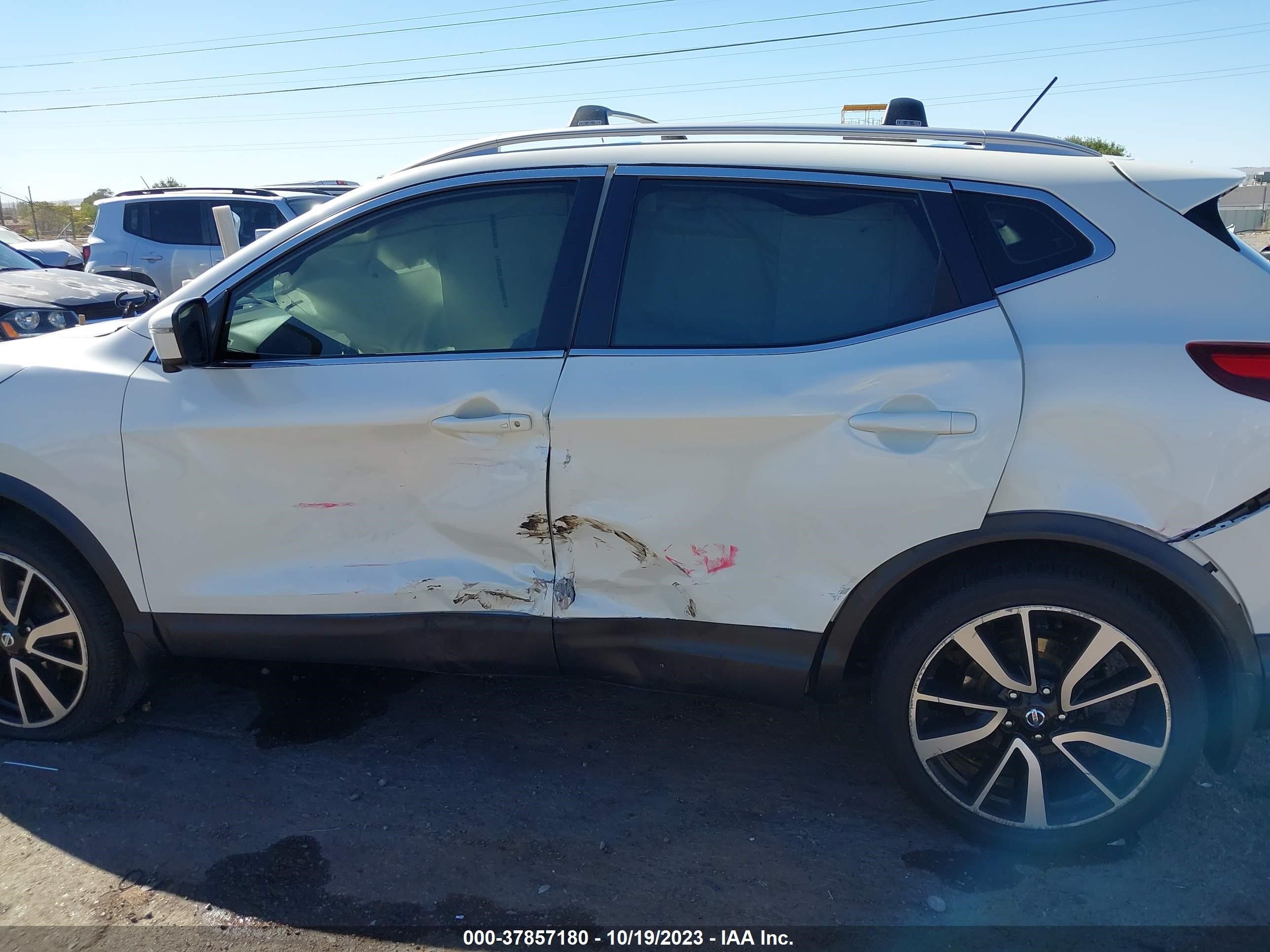 Photo 13 VIN: JN1BJ1CR4JW283977 - NISSAN ROGUE 