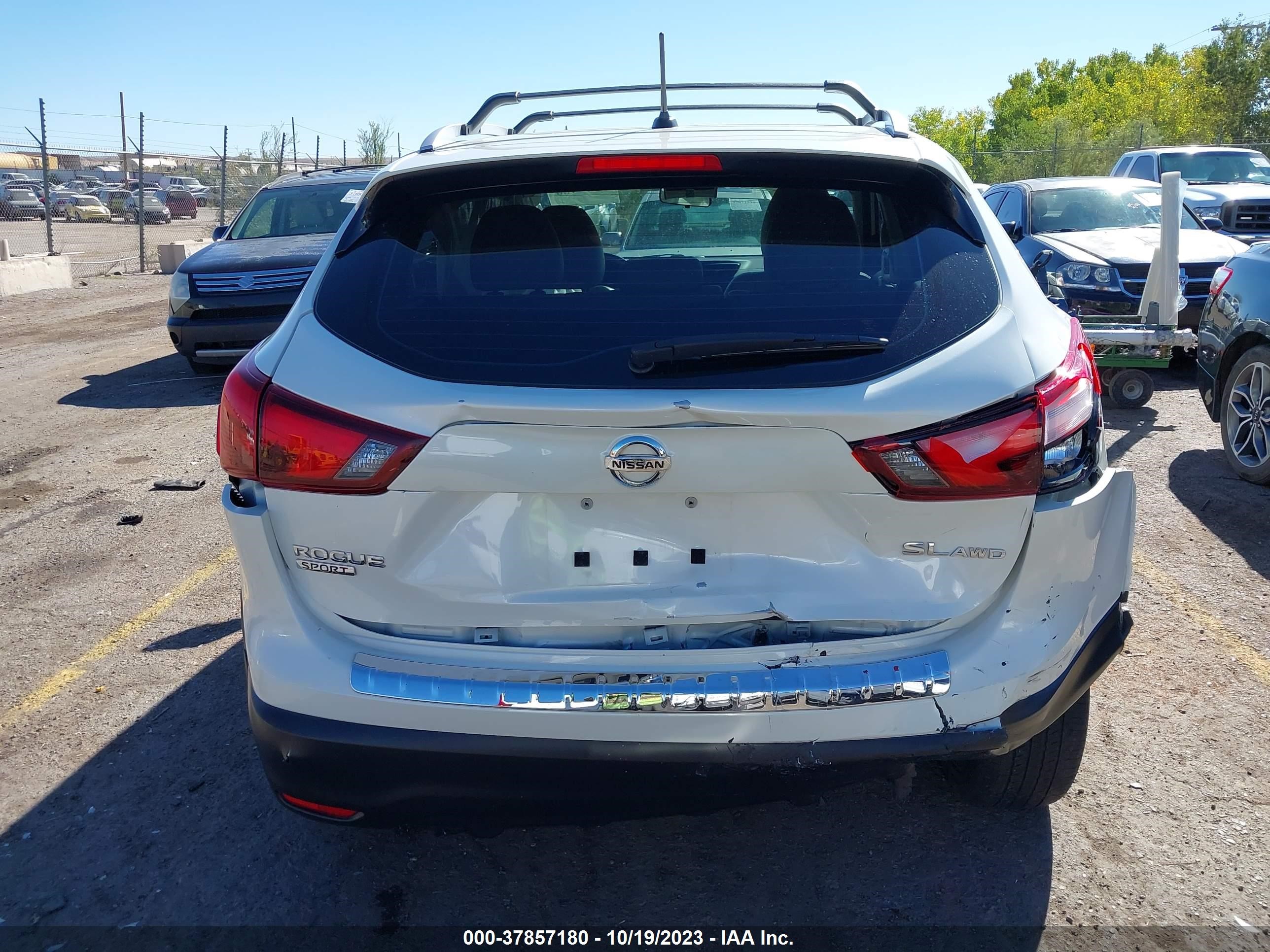 Photo 15 VIN: JN1BJ1CR4JW283977 - NISSAN ROGUE 