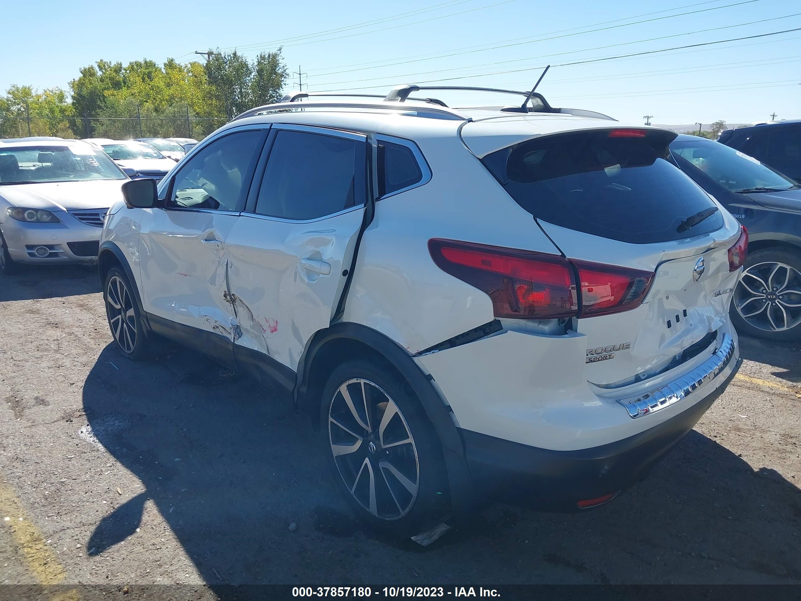 Photo 2 VIN: JN1BJ1CR4JW283977 - NISSAN ROGUE 