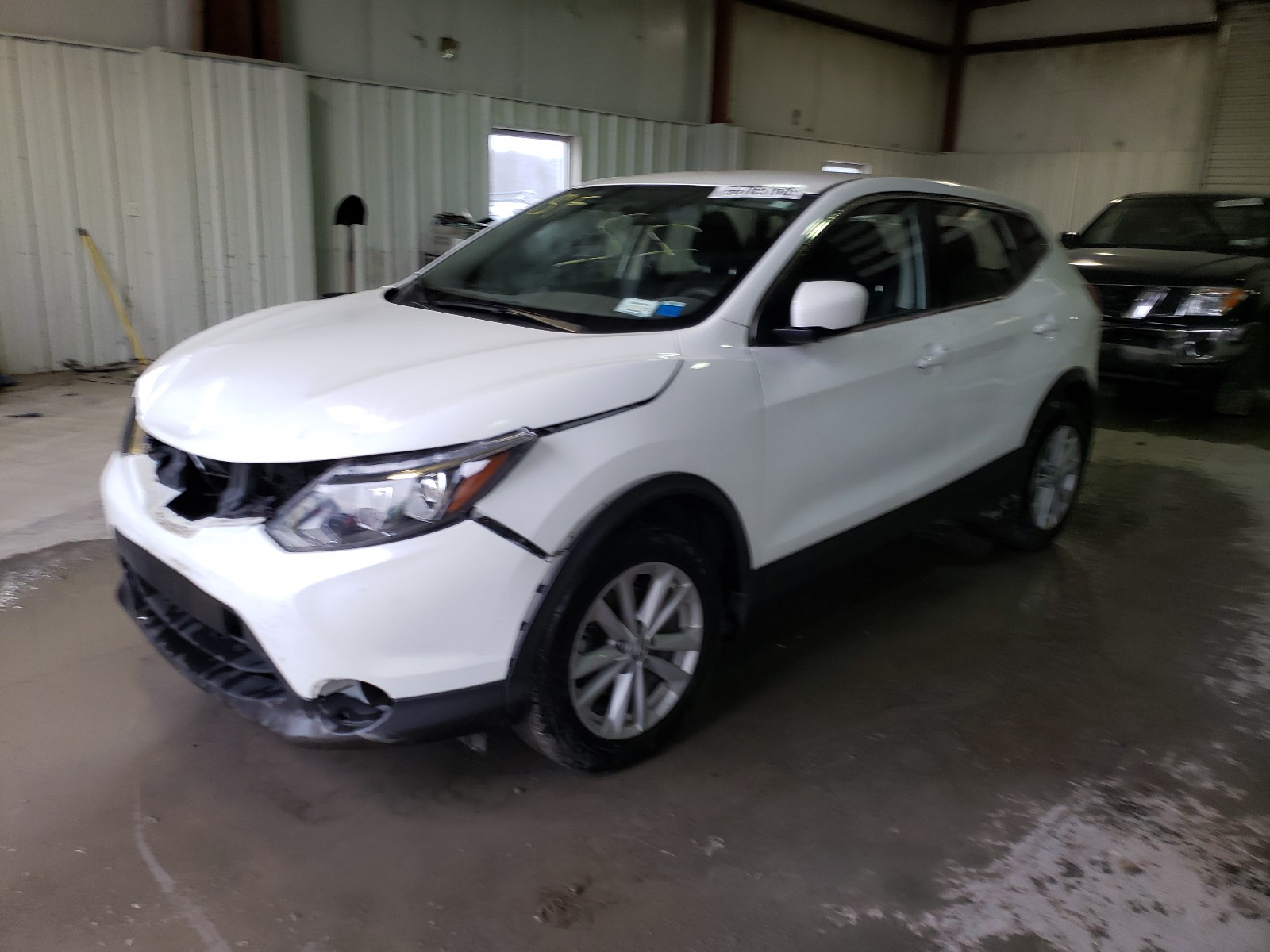 Photo 1 VIN: JN1BJ1CR4JW290881 - NISSAN ROGUE 