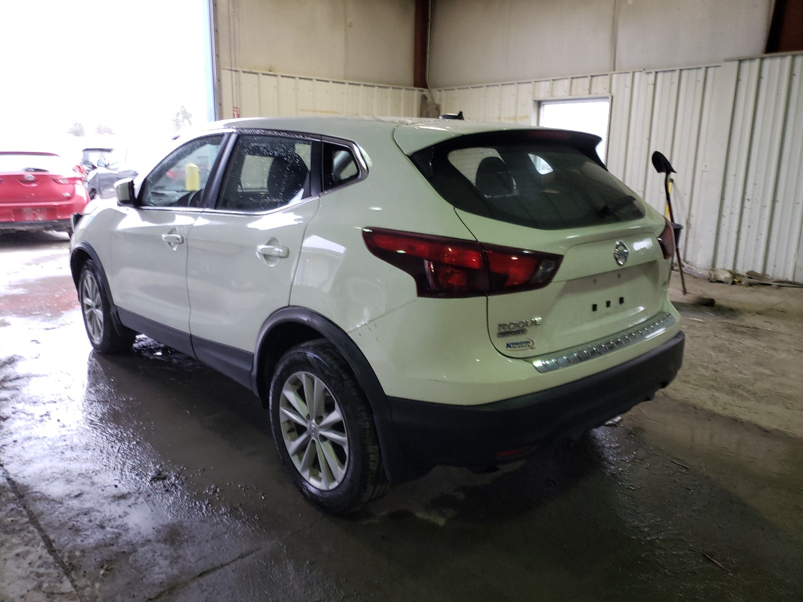 Photo 2 VIN: JN1BJ1CR4JW290881 - NISSAN ROGUE 