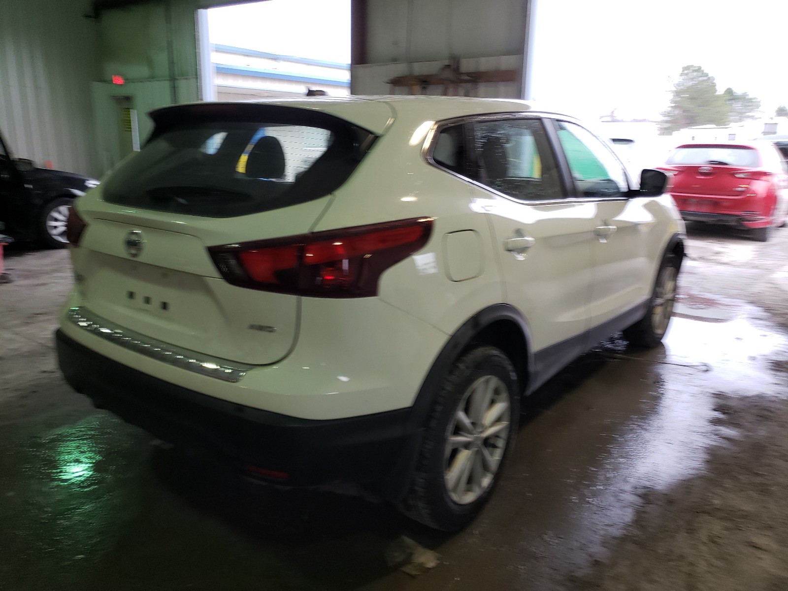 Photo 3 VIN: JN1BJ1CR4JW290881 - NISSAN ROGUE 