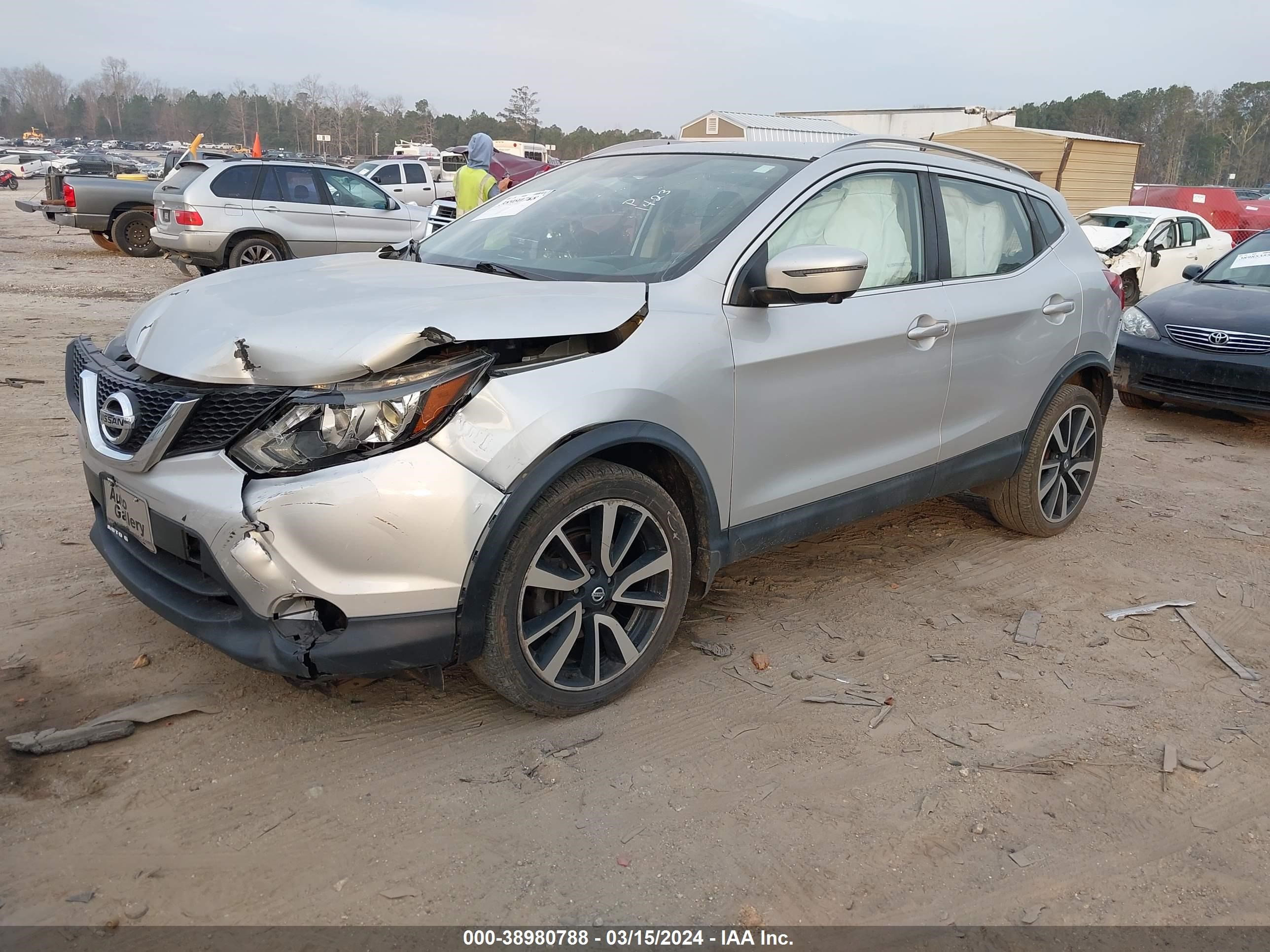 Photo 1 VIN: JN1BJ1CR5HW141423 - NISSAN ROGUE 