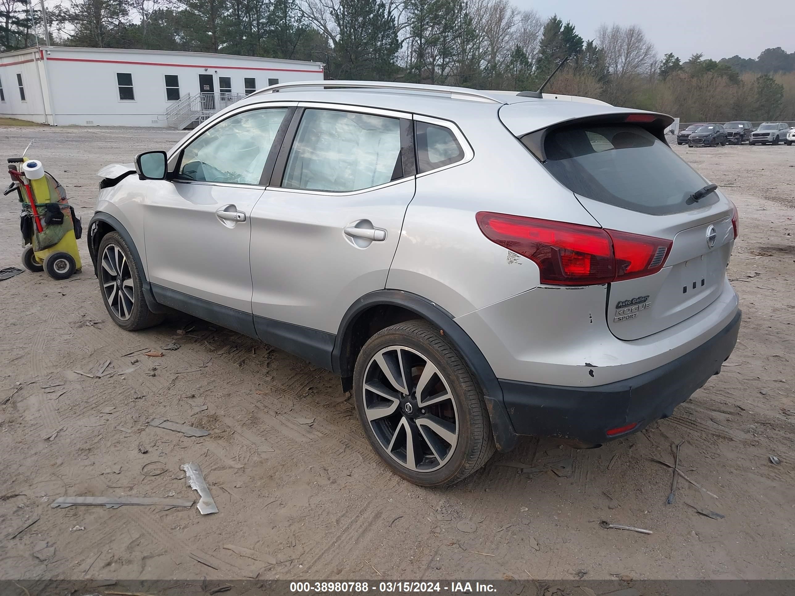 Photo 2 VIN: JN1BJ1CR5HW141423 - NISSAN ROGUE 