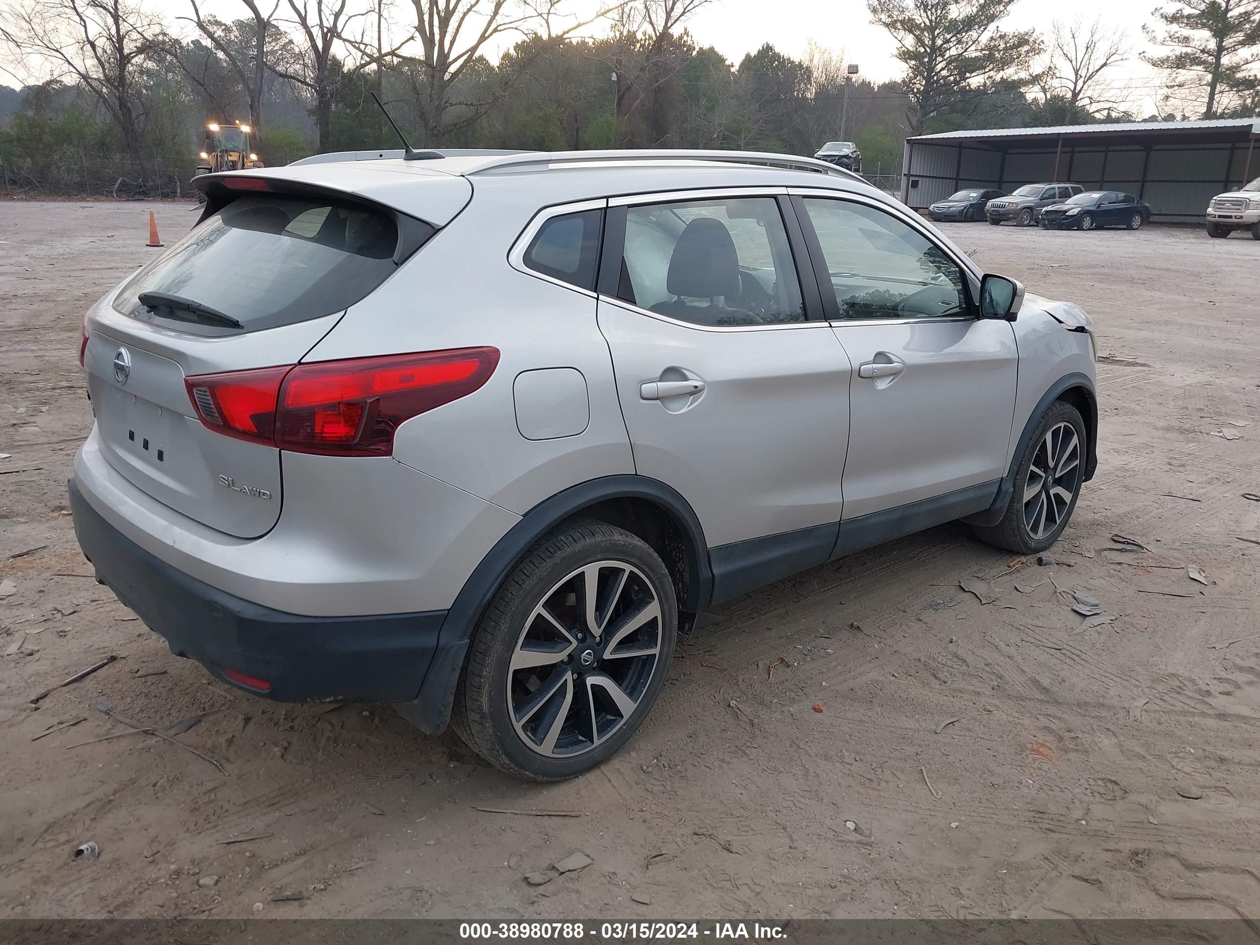 Photo 3 VIN: JN1BJ1CR5HW141423 - NISSAN ROGUE 