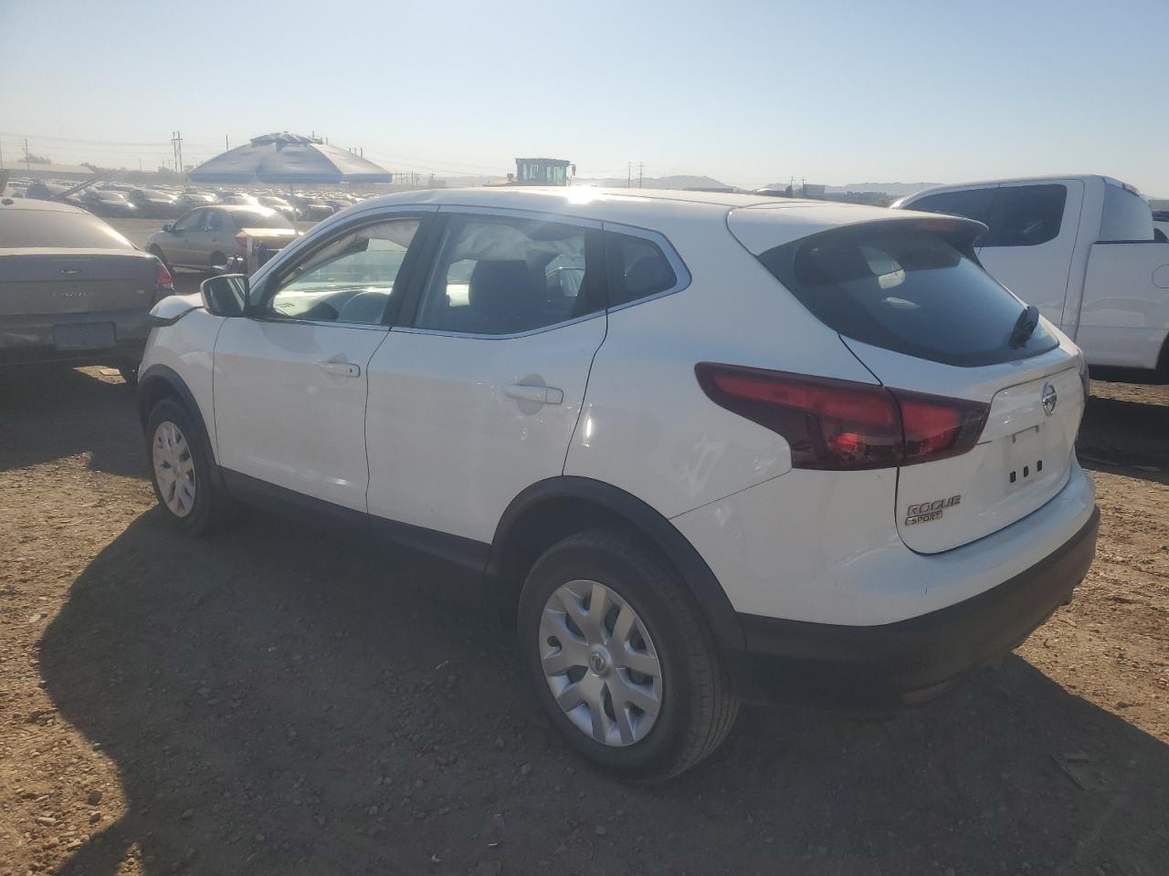 Photo 1 VIN: JN1BJ1CR5JW257453 - NISSAN ROGUE 