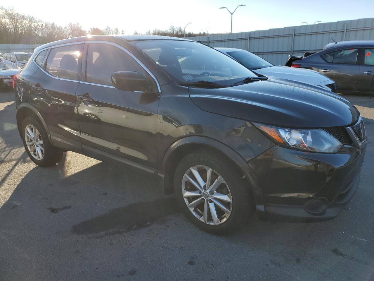 Photo 3 VIN: JN1BJ1CR5JW267741 - NISSAN ROGUE SPORT 