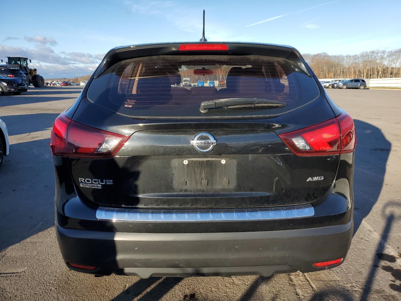 Photo 5 VIN: JN1BJ1CR5JW267741 - NISSAN ROGUE SPORT 