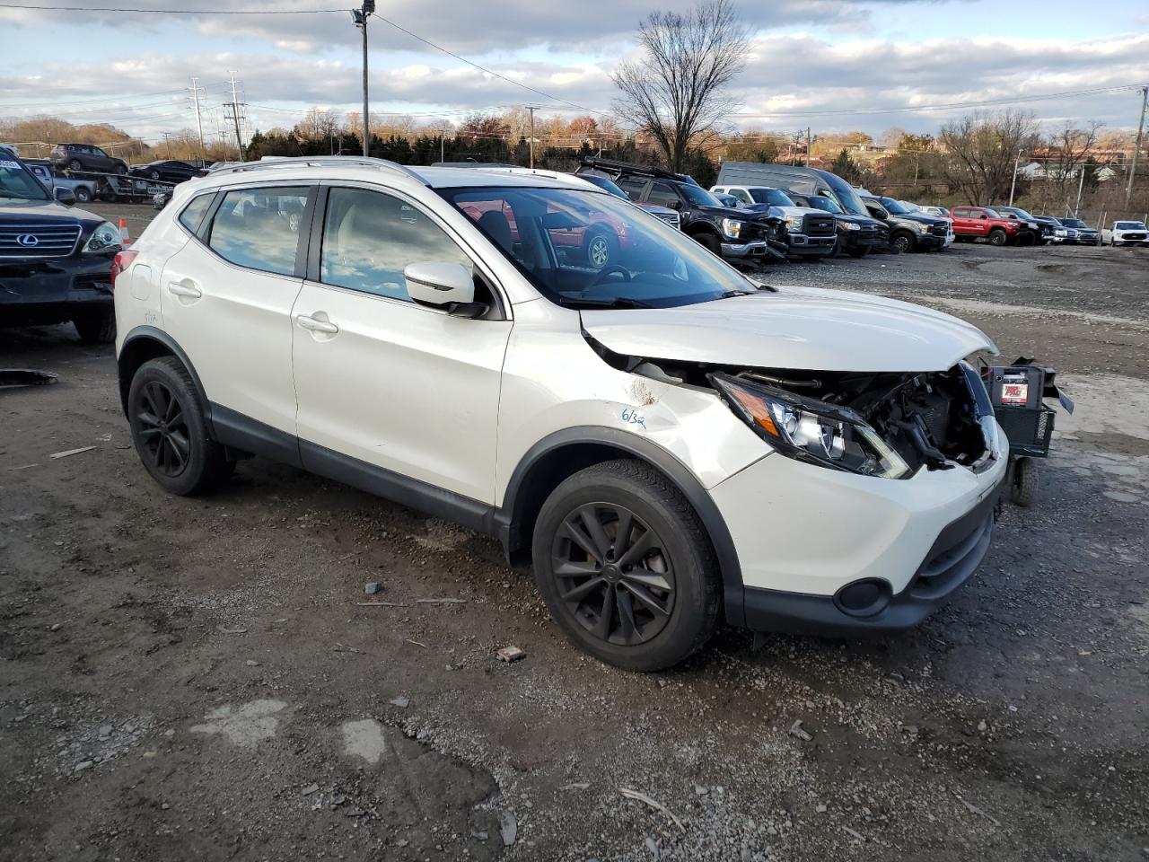 Photo 3 VIN: JN1BJ1CR5JW269263 - NISSAN ROGUE 