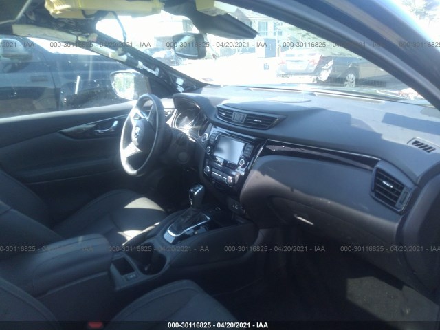 Photo 4 VIN: JN1BJ1CR5KW323131 - NISSAN ROGUE SPORT 