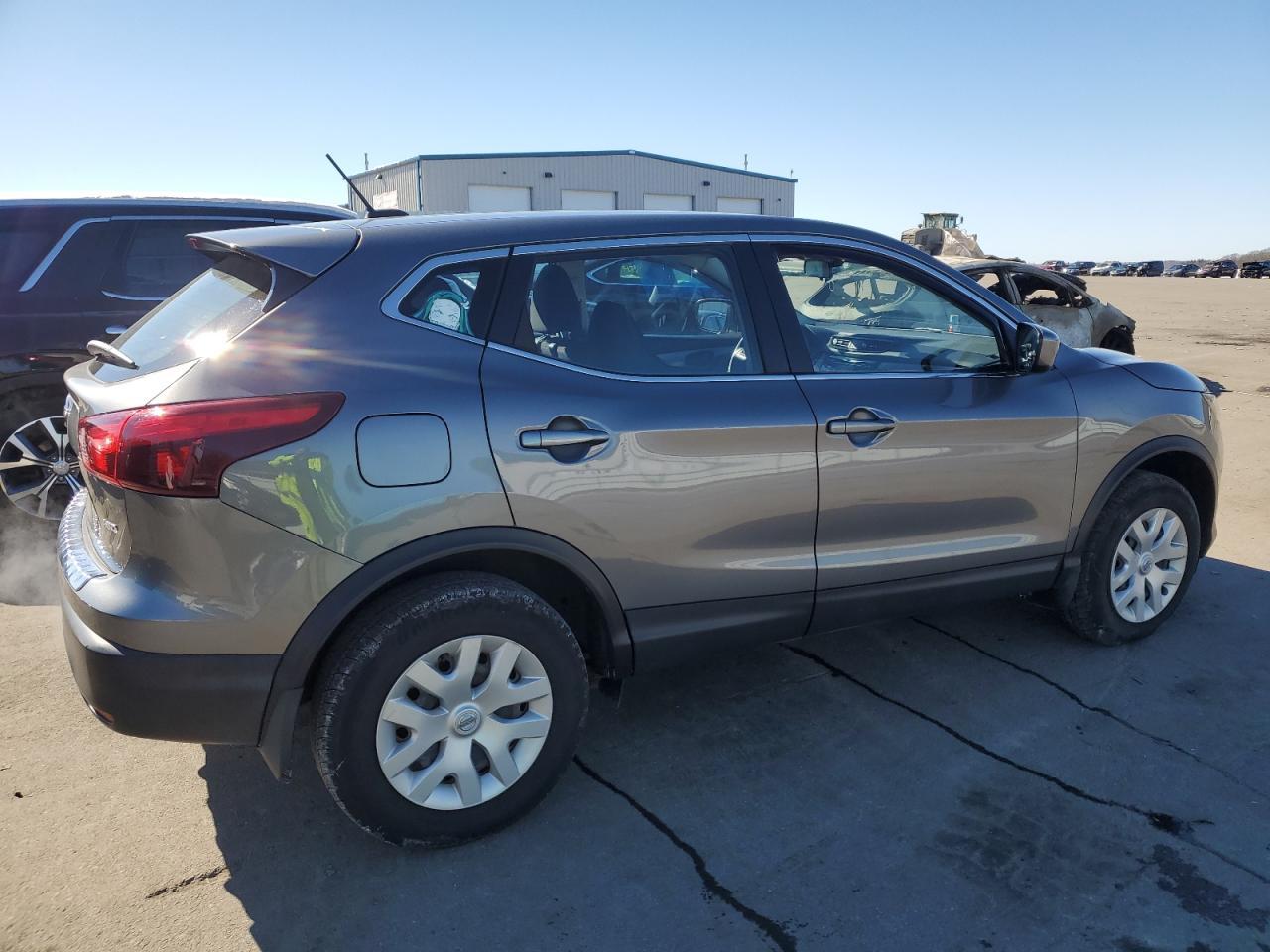 Photo 2 VIN: JN1BJ1CR6HW106521 - NISSAN ROGUE 