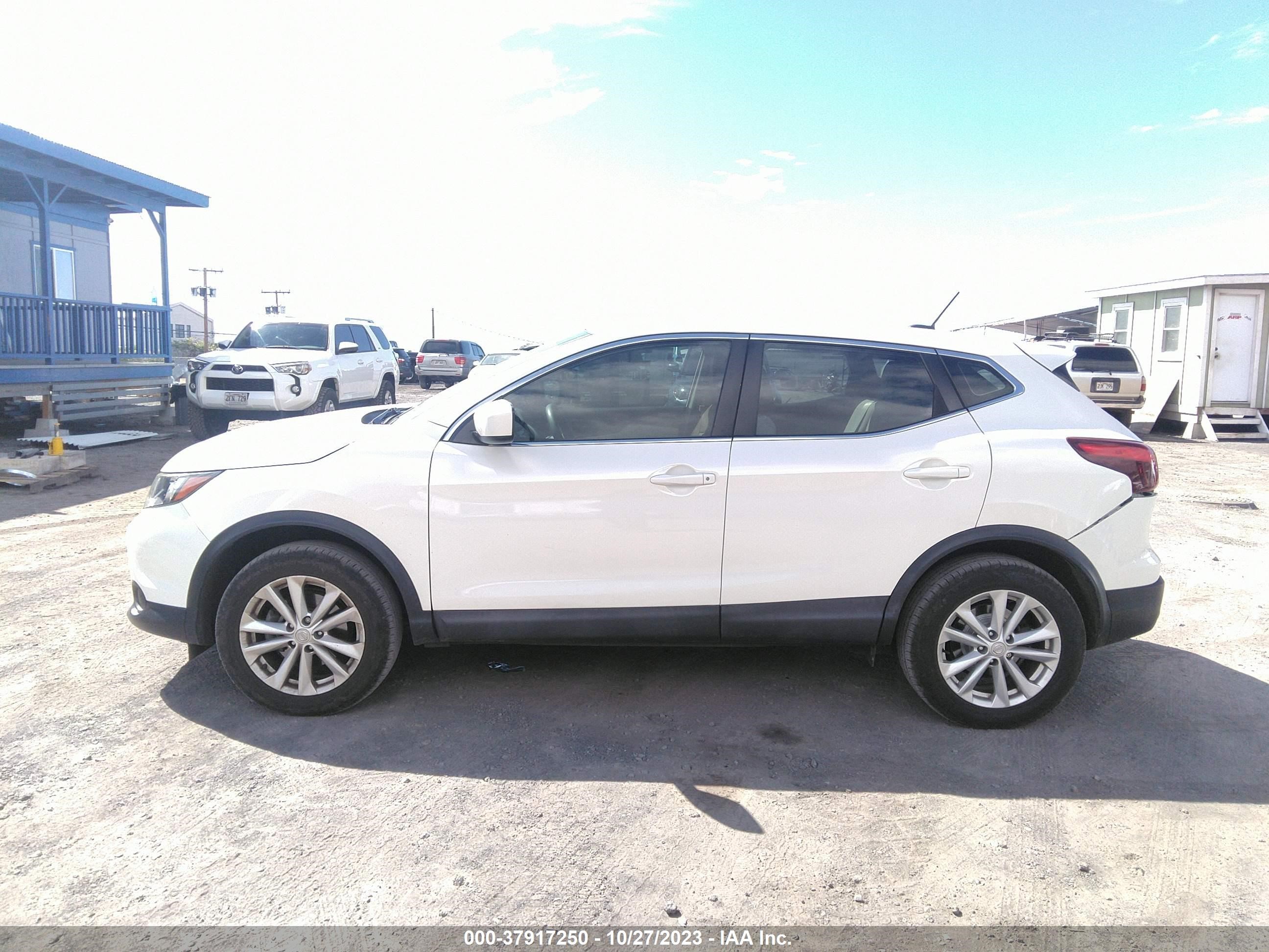 Photo 13 VIN: JN1BJ1CR6HW136876 - NISSAN ROGUE SPORT 