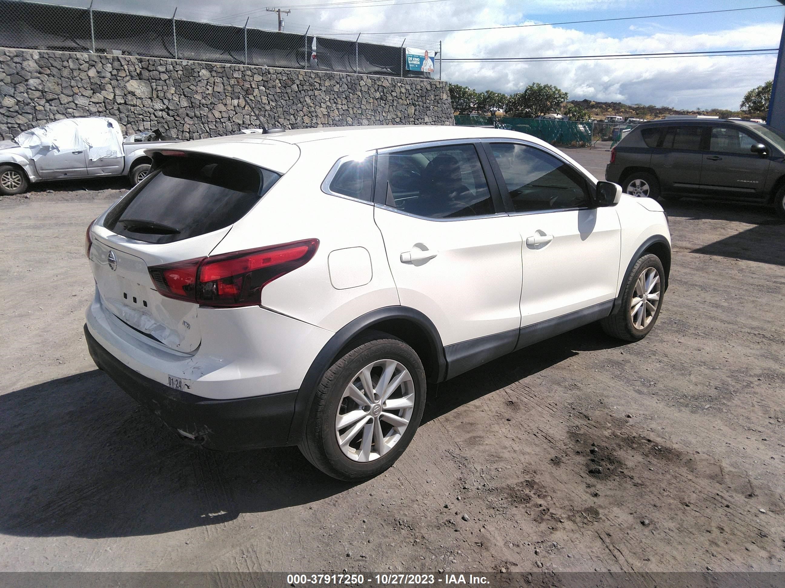 Photo 3 VIN: JN1BJ1CR6HW136876 - NISSAN ROGUE SPORT 