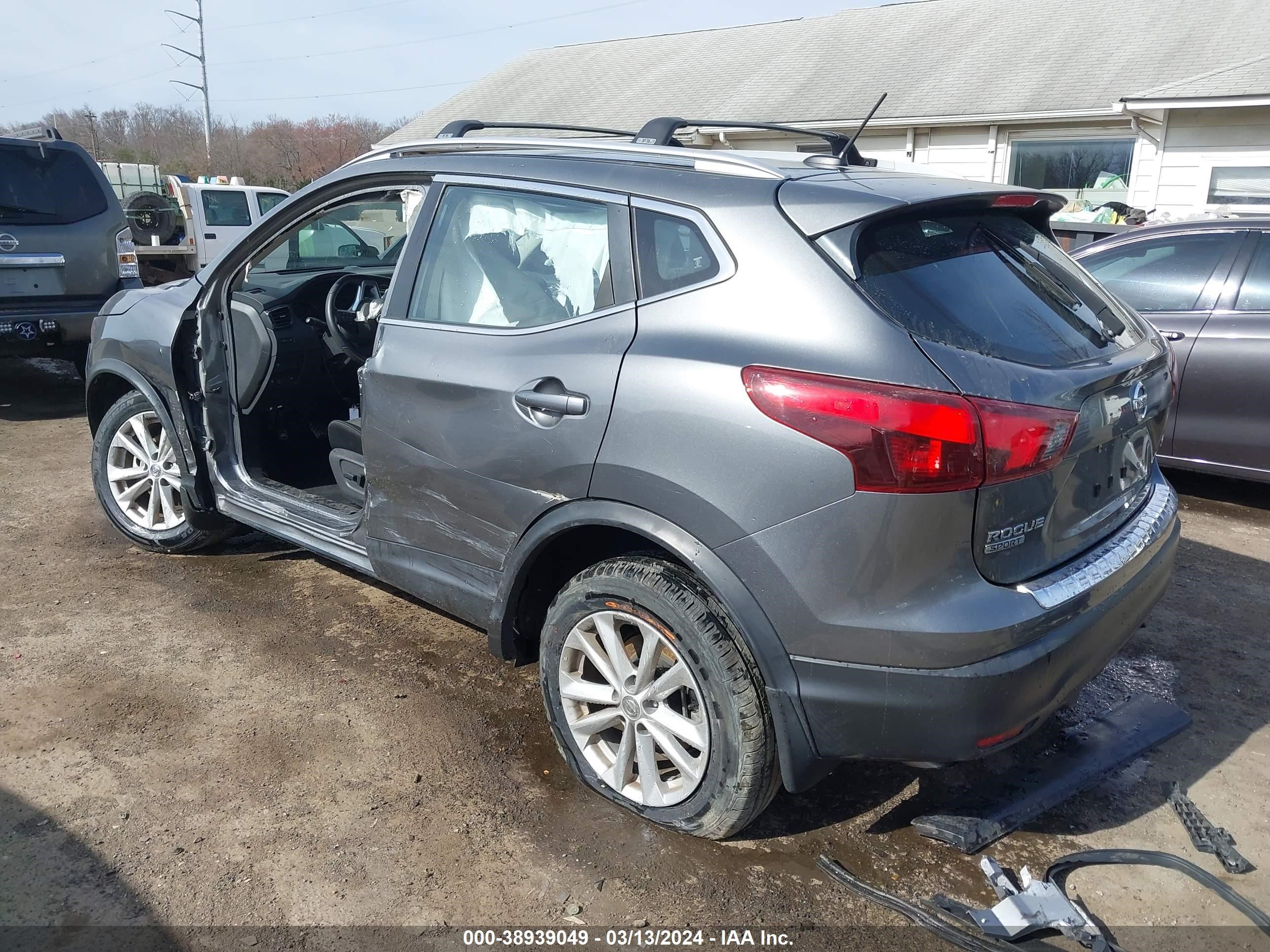 Photo 2 VIN: JN1BJ1CR6JW265545 - NISSAN ROGUE 