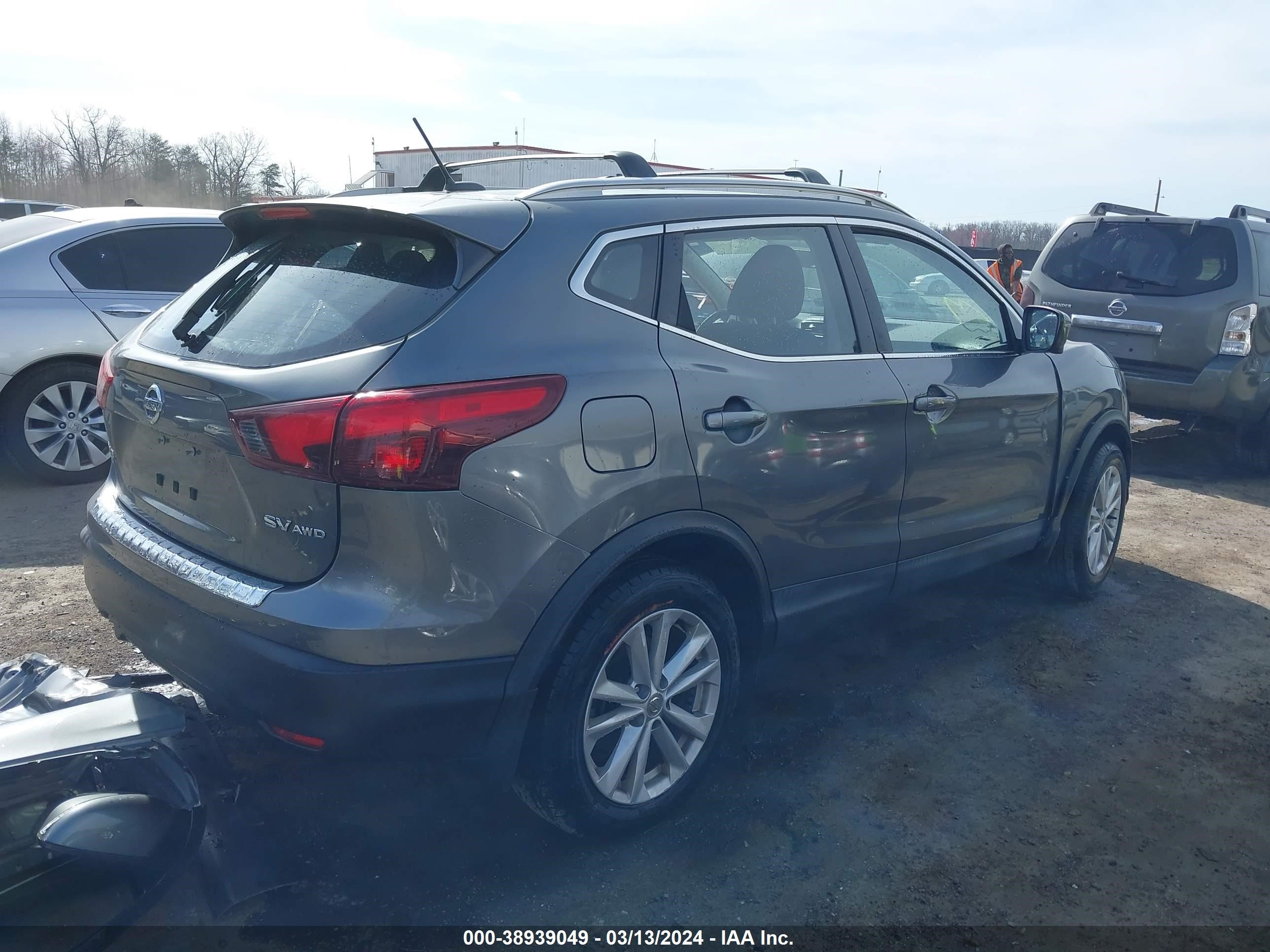 Photo 3 VIN: JN1BJ1CR6JW265545 - NISSAN ROGUE 