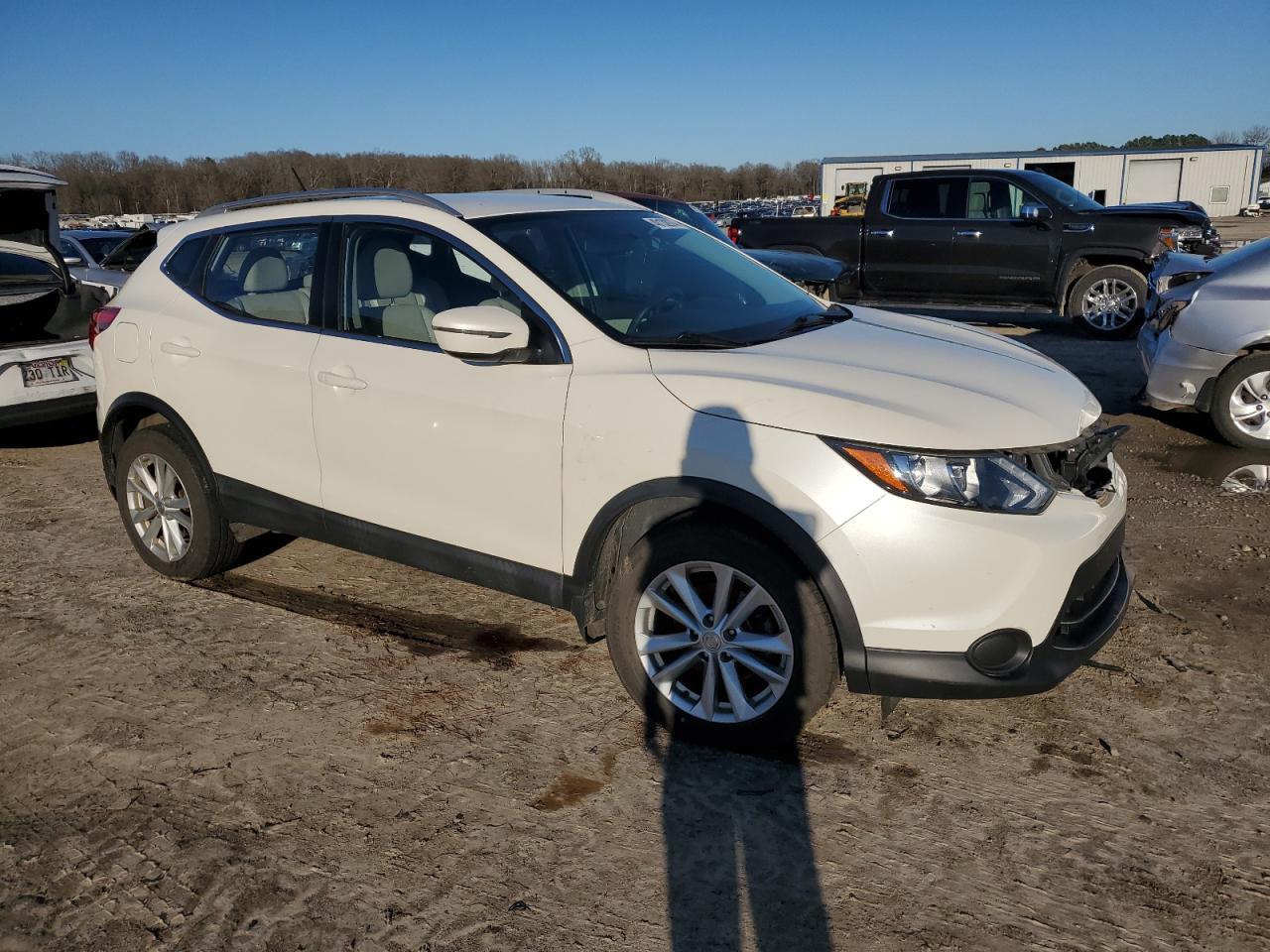 Photo 3 VIN: JN1BJ1CR6JW268493 - NISSAN ROGUE 