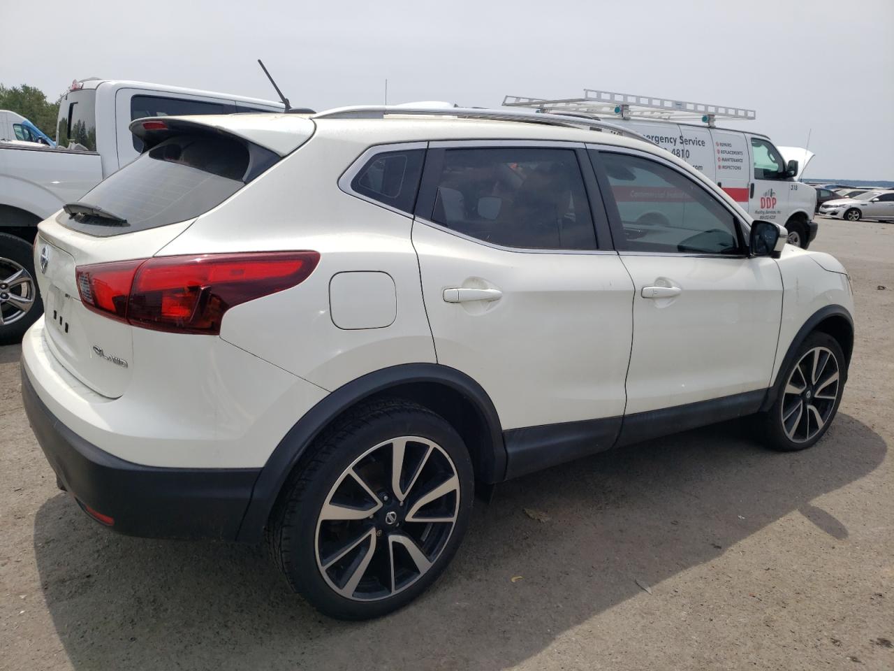 Photo 2 VIN: JN1BJ1CR7HW106740 - NISSAN ROGUE 