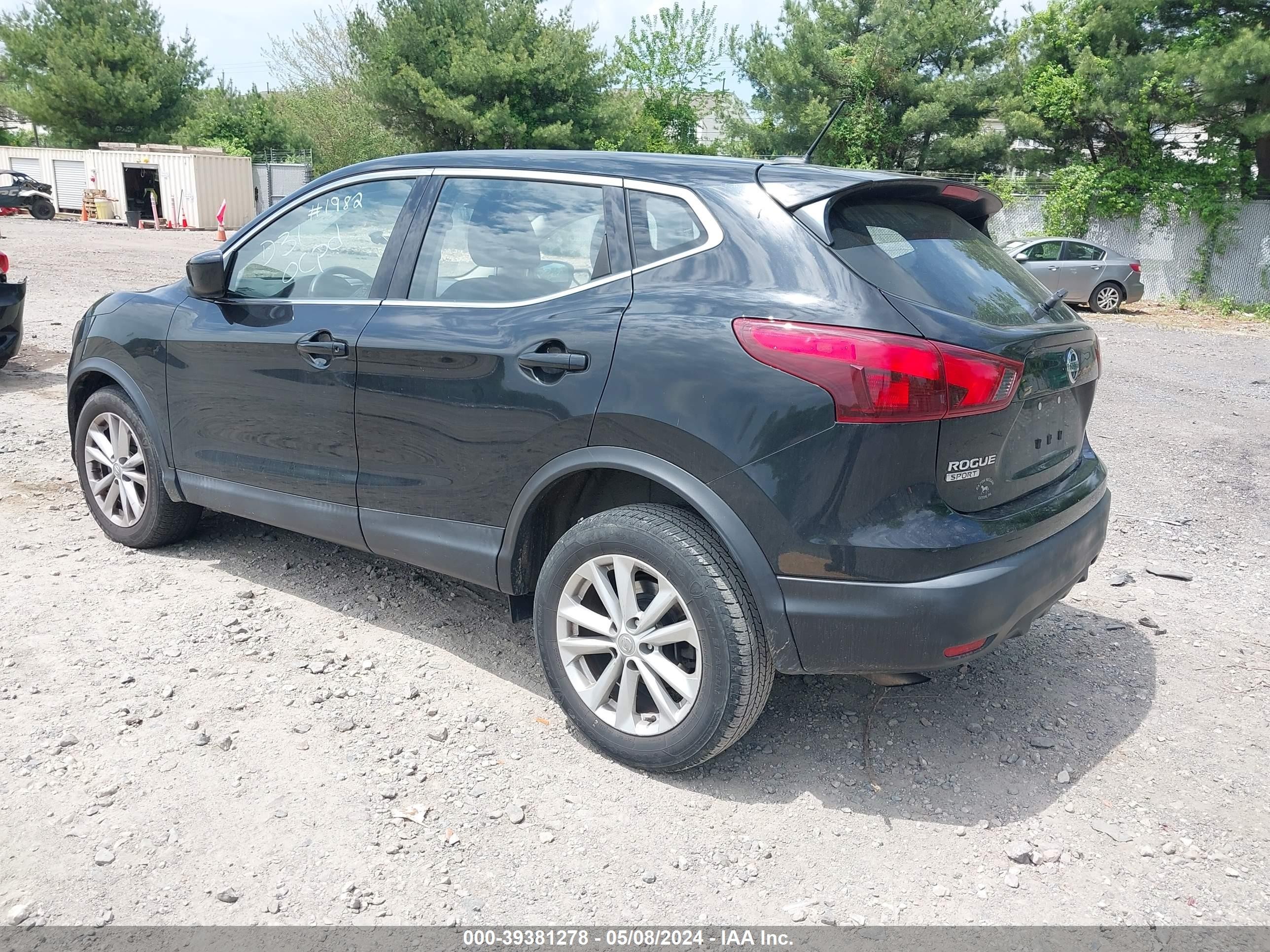 Photo 2 VIN: JN1BJ1CR7JW285285 - NISSAN ROGUE 