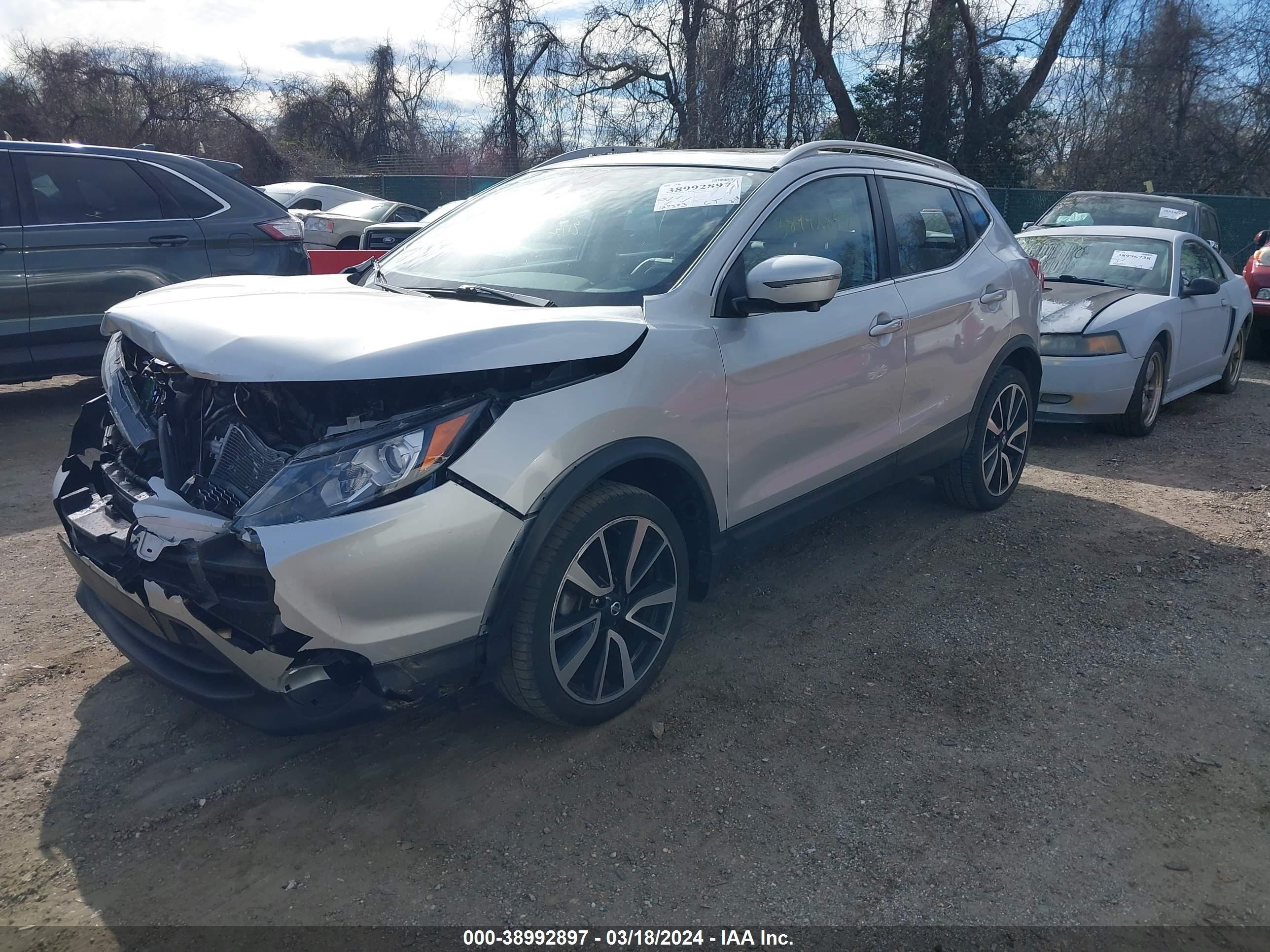 Photo 1 VIN: JN1BJ1CR7JW600294 - NISSAN ROGUE 