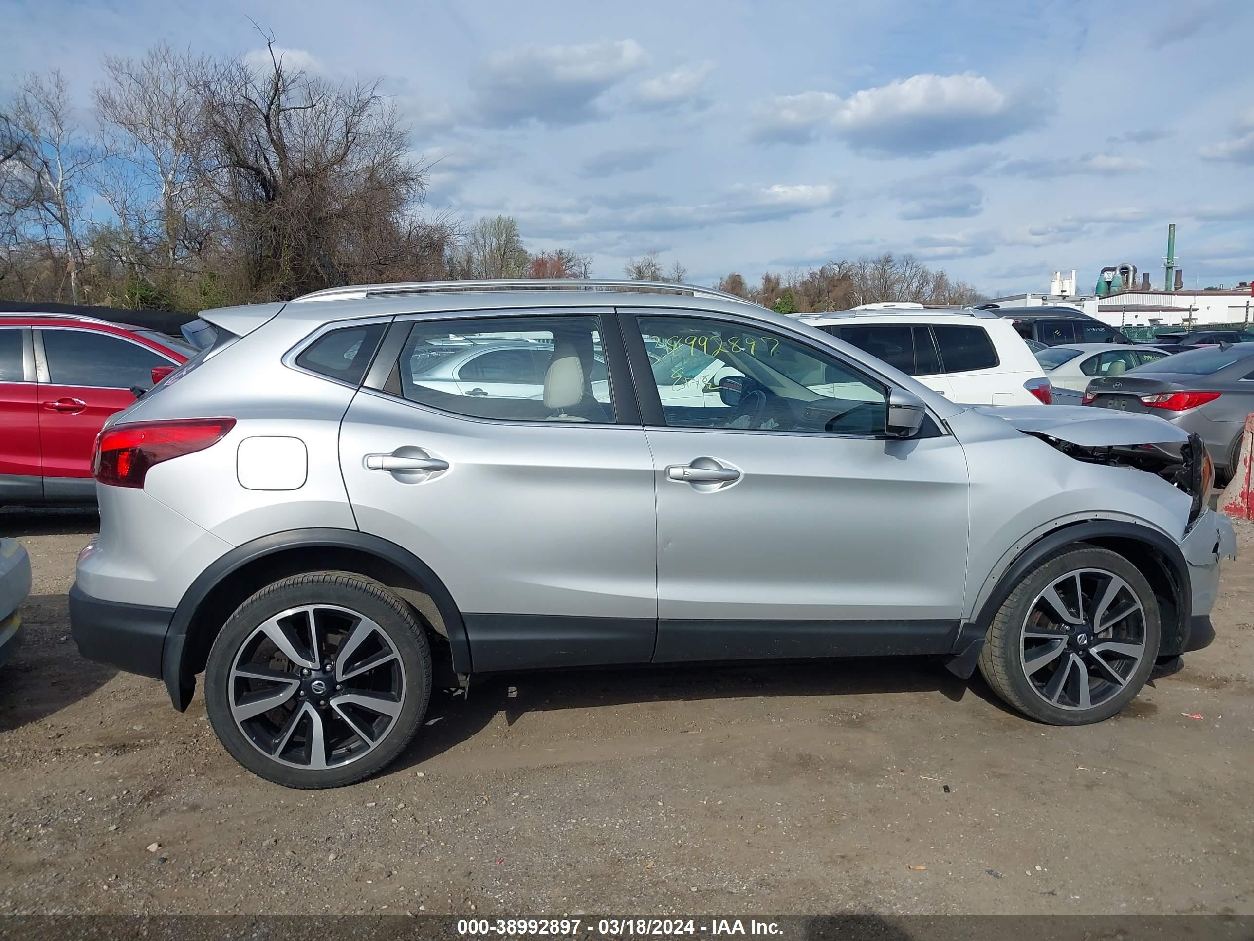 Photo 12 VIN: JN1BJ1CR7JW600294 - NISSAN ROGUE 