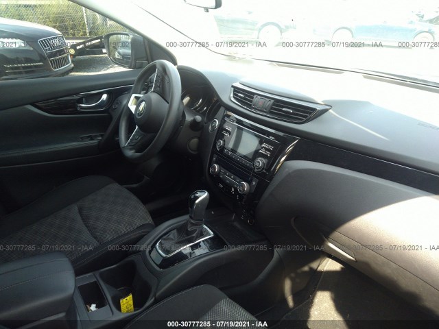 Photo 4 VIN: JN1BJ1CR8HW106939 - NISSAN ROGUE SPORT 