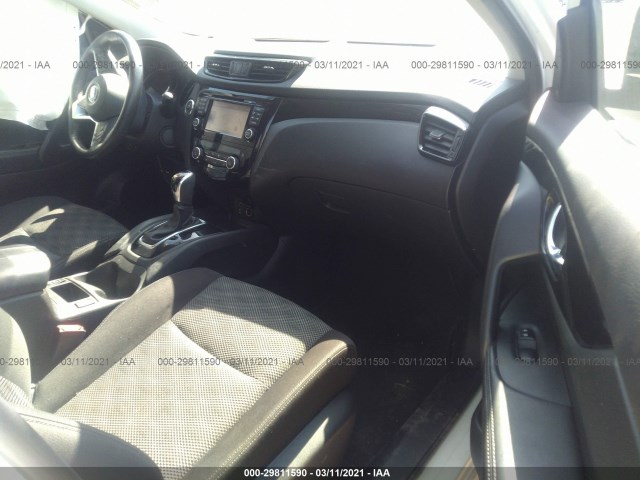 Photo 4 VIN: JN1BJ1CR8HW127807 - NISSAN ROGUE SPORT 