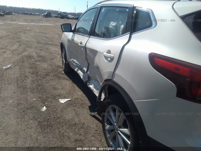 Photo 5 VIN: JN1BJ1CR8HW127807 - NISSAN ROGUE SPORT 