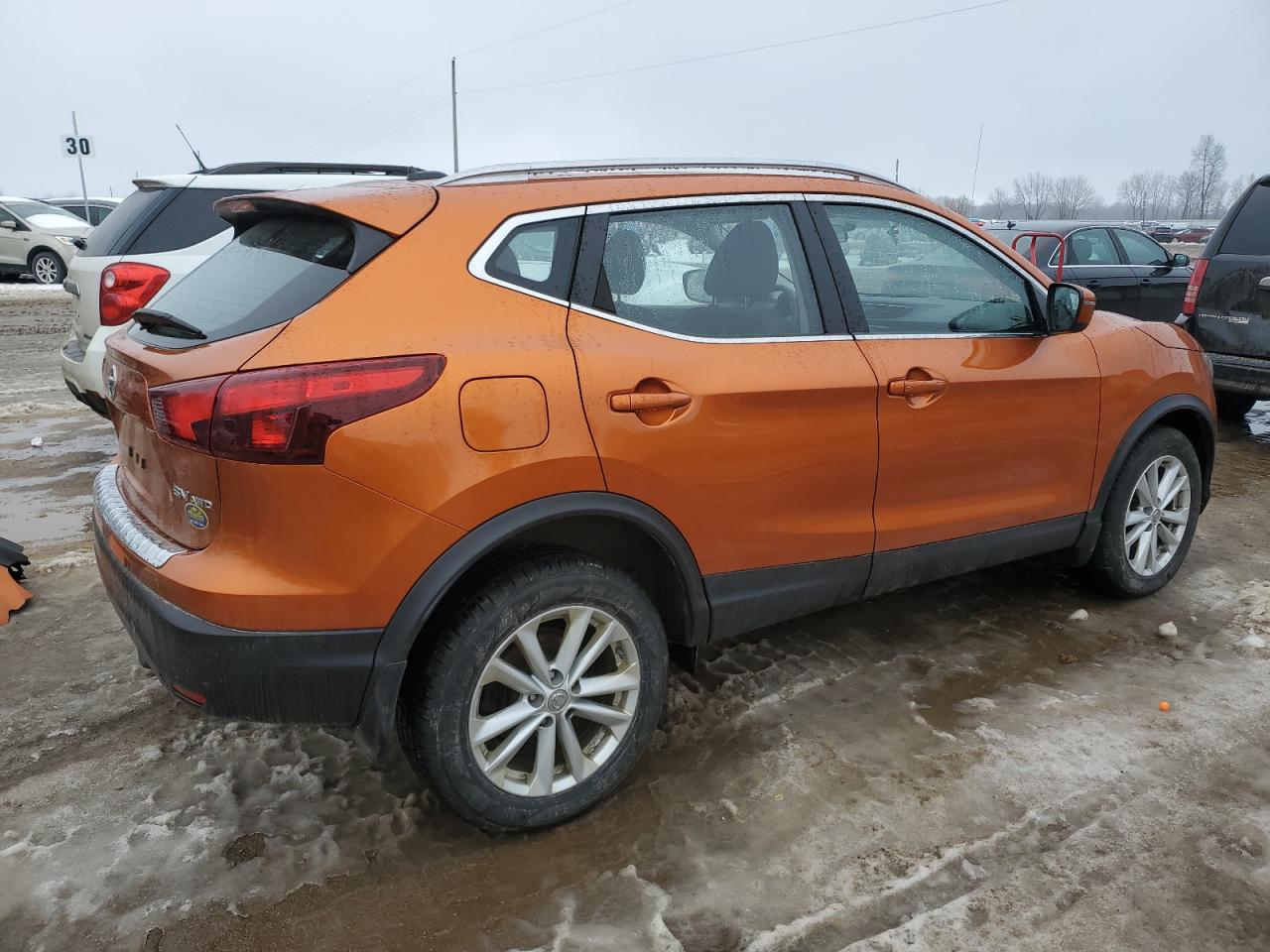 Photo 2 VIN: JN1BJ1CR8HW133705 - NISSAN ROGUE 