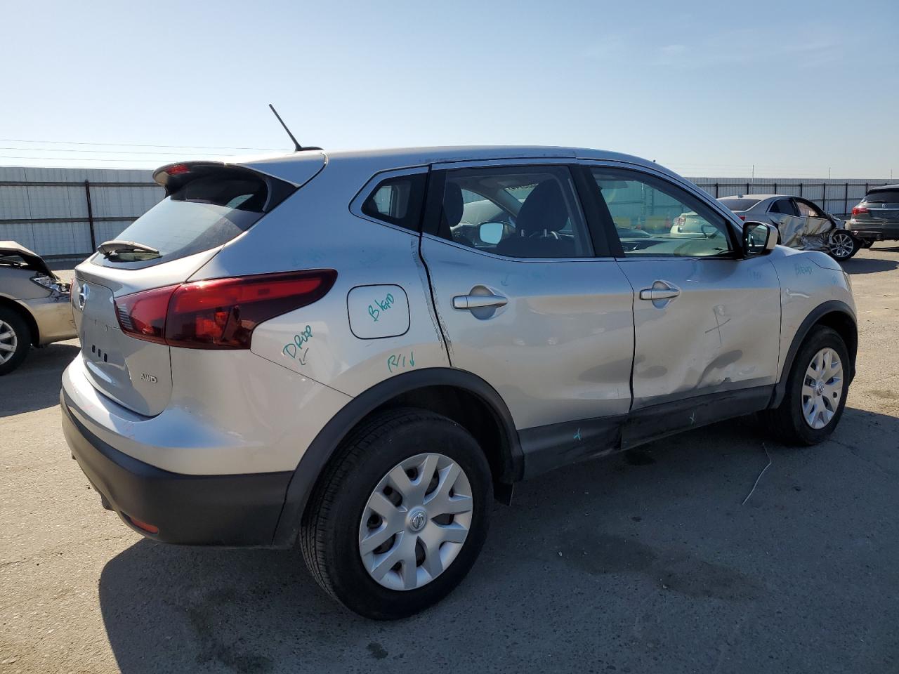 Photo 2 VIN: JN1BJ1CR9JW259576 - NISSAN ROGUE 