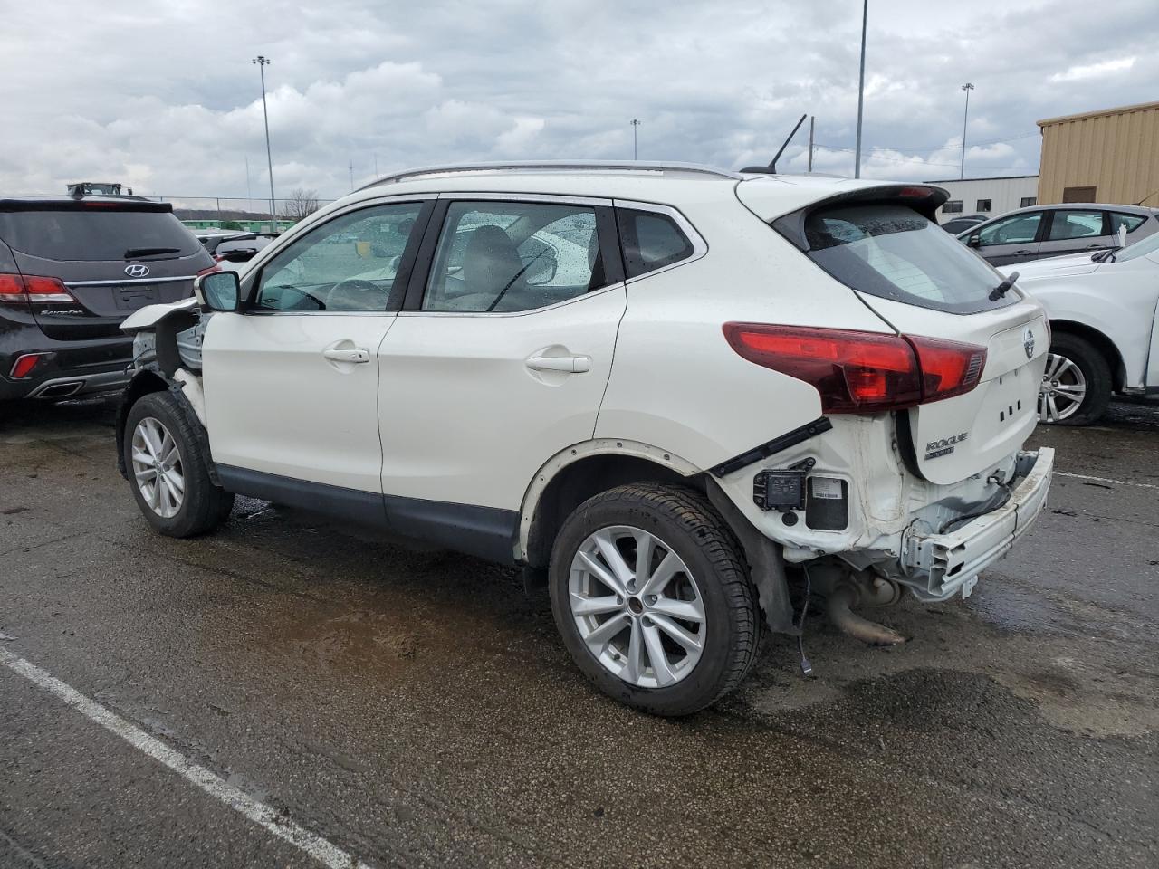 Photo 1 VIN: JN1BJ1CR9JW260341 - NISSAN ROGUE 