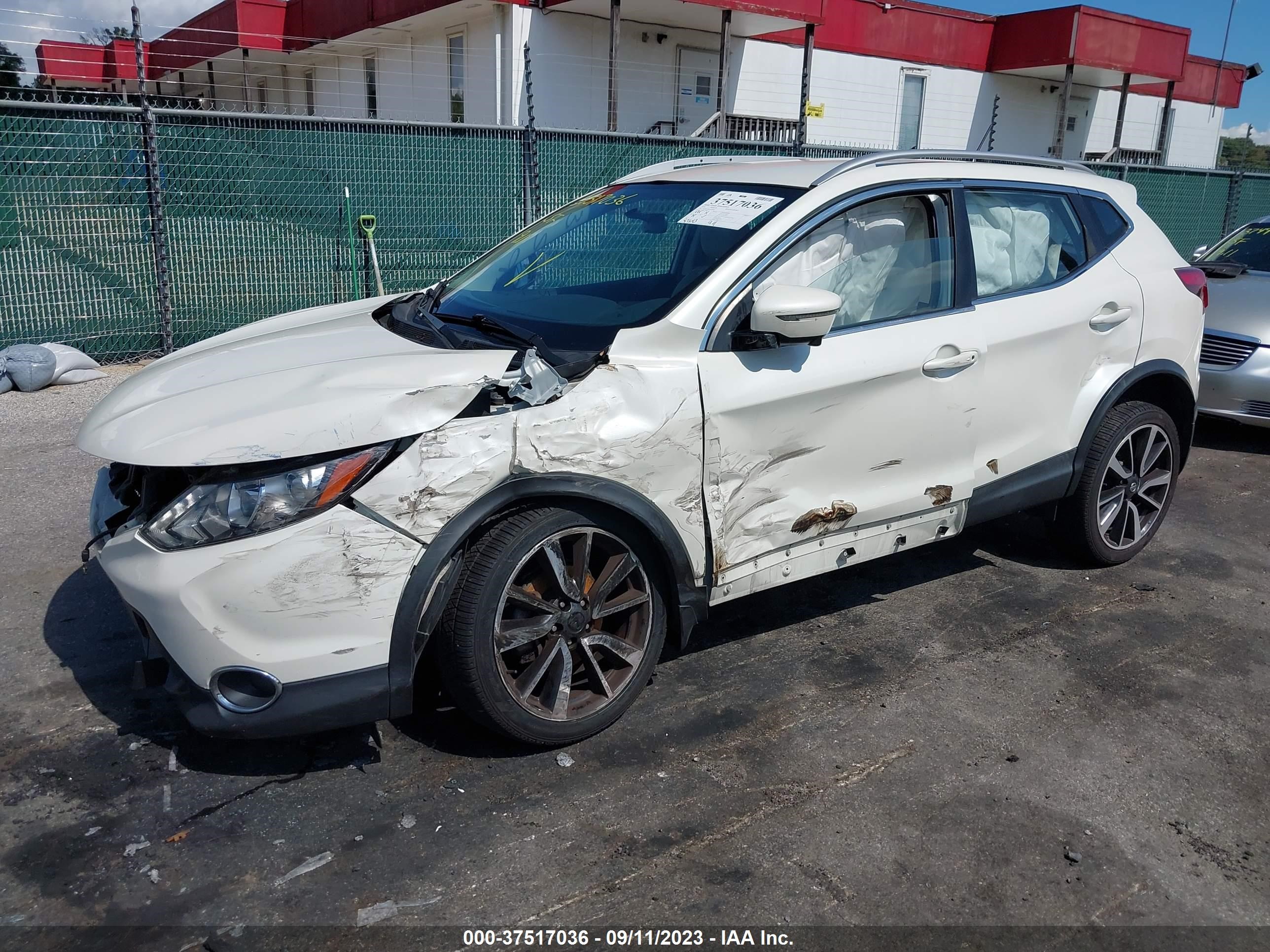 Photo 1 VIN: JN1BJ1CR9JW285918 - NISSAN ROGUE 