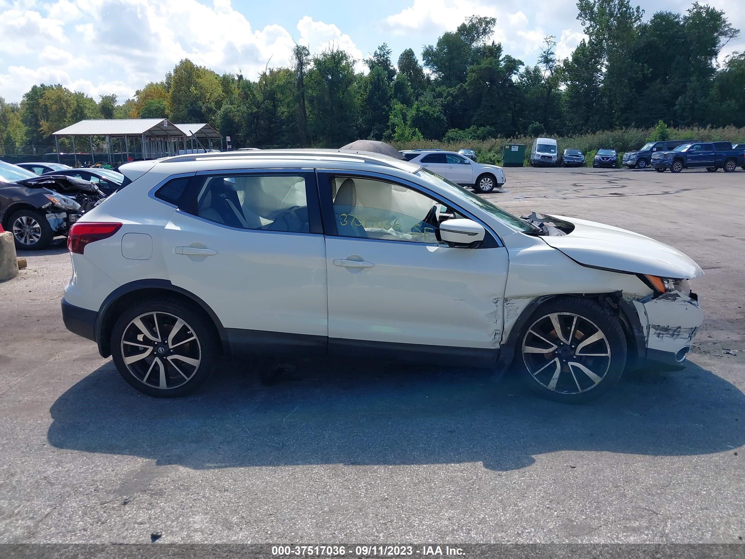 Photo 11 VIN: JN1BJ1CR9JW285918 - NISSAN ROGUE 