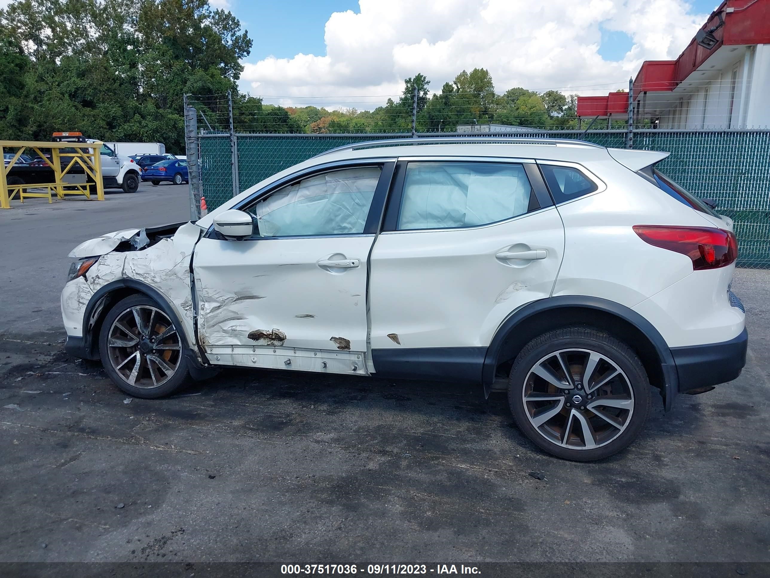 Photo 12 VIN: JN1BJ1CR9JW285918 - NISSAN ROGUE 