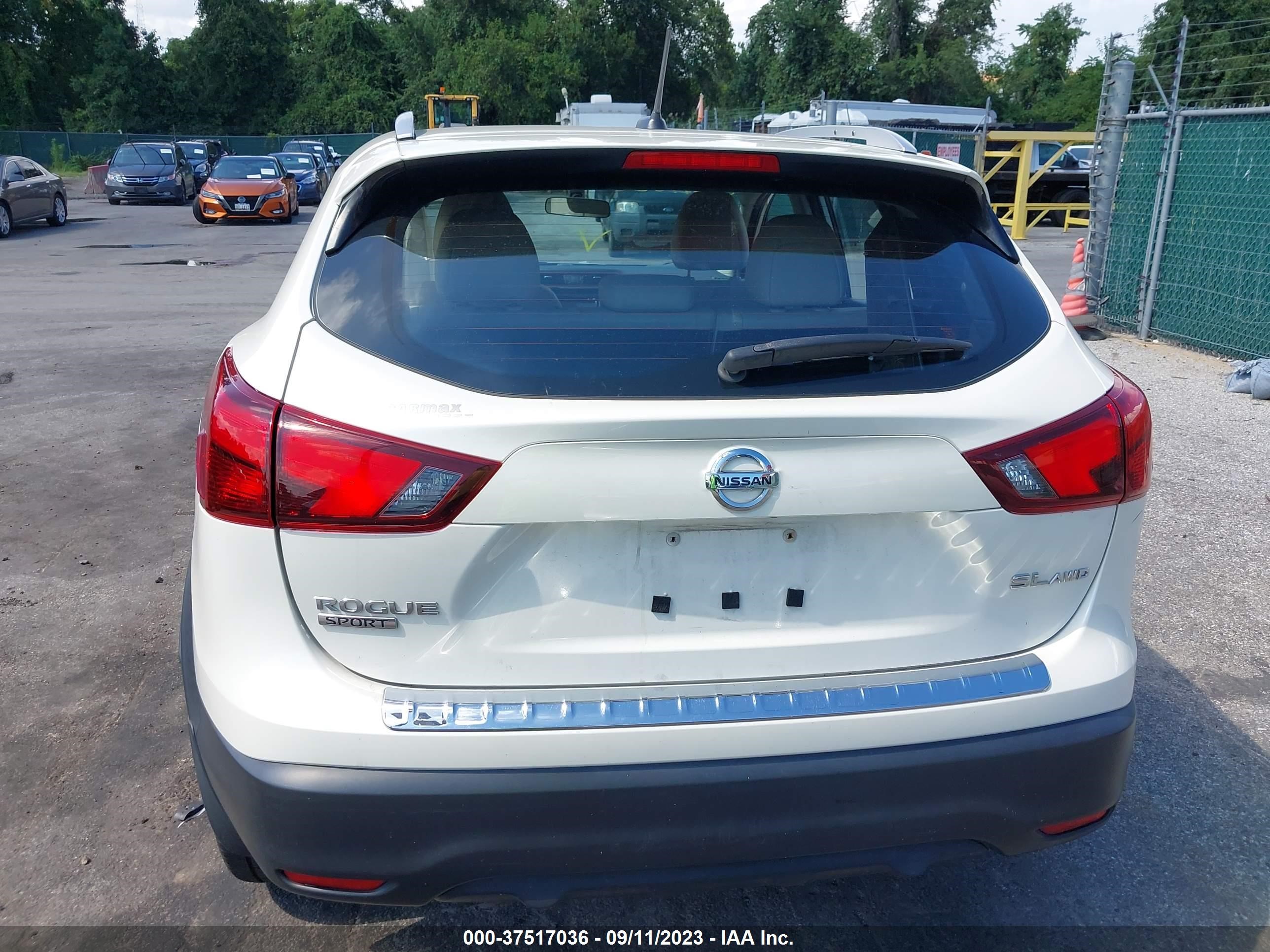 Photo 14 VIN: JN1BJ1CR9JW285918 - NISSAN ROGUE 