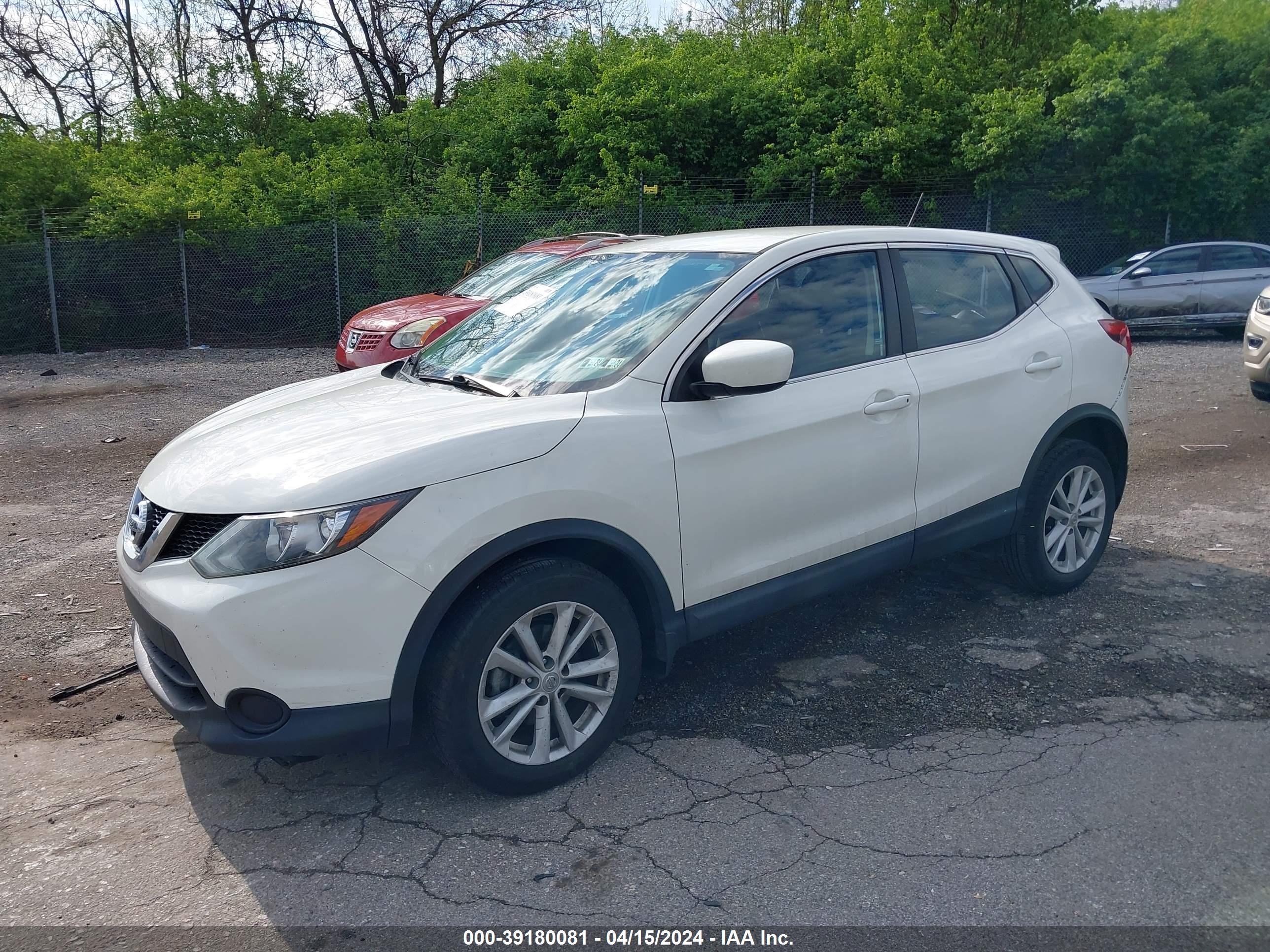 Photo 1 VIN: JN1BJ1CRXHW111687 - NISSAN ROGUE 