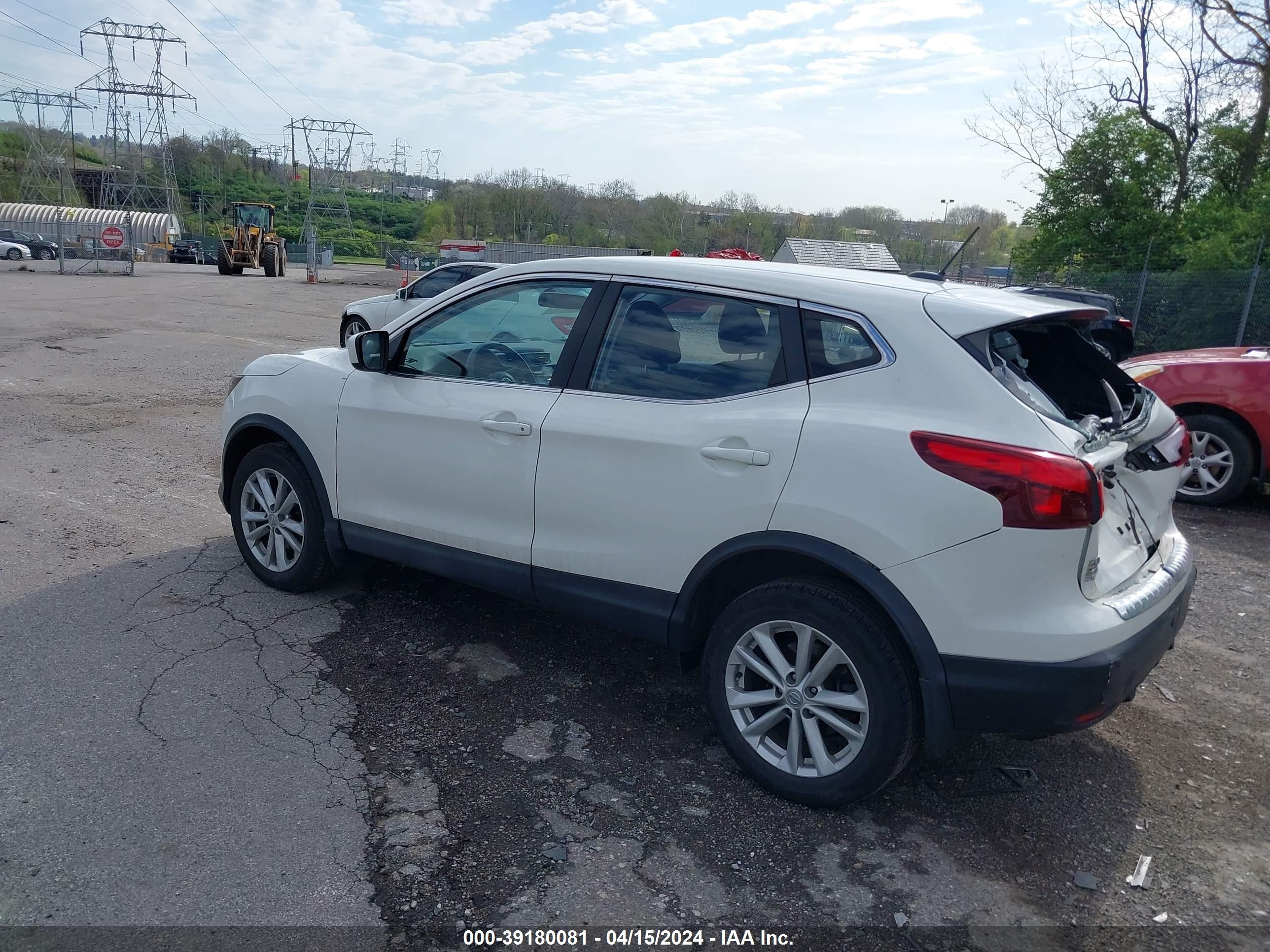 Photo 2 VIN: JN1BJ1CRXHW111687 - NISSAN ROGUE 