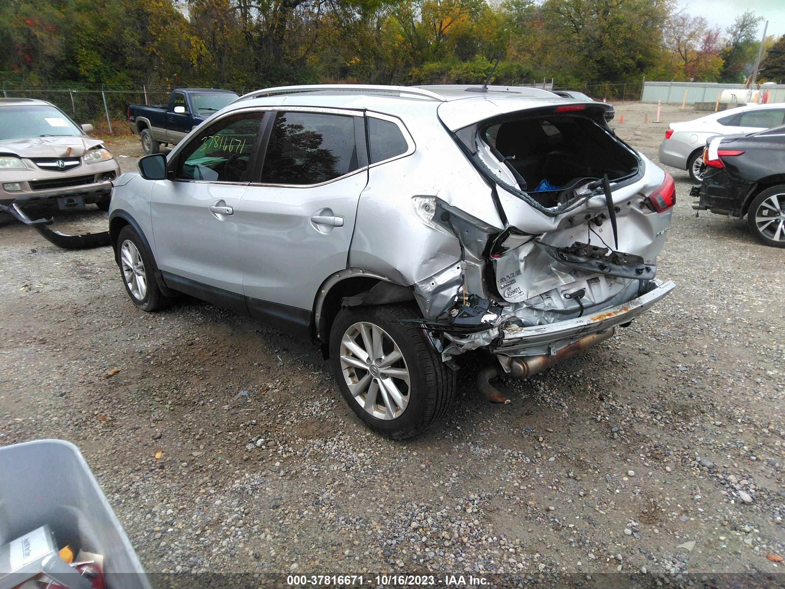 Photo 2 VIN: JN1BJ1CRXHW124830 - NISSAN ROGUE 