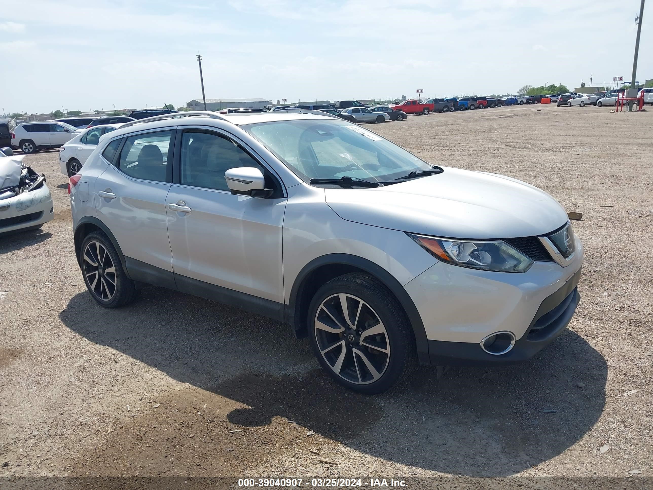 Photo 0 VIN: JN1BJ1CRXJW293641 - NISSAN ROGUE 