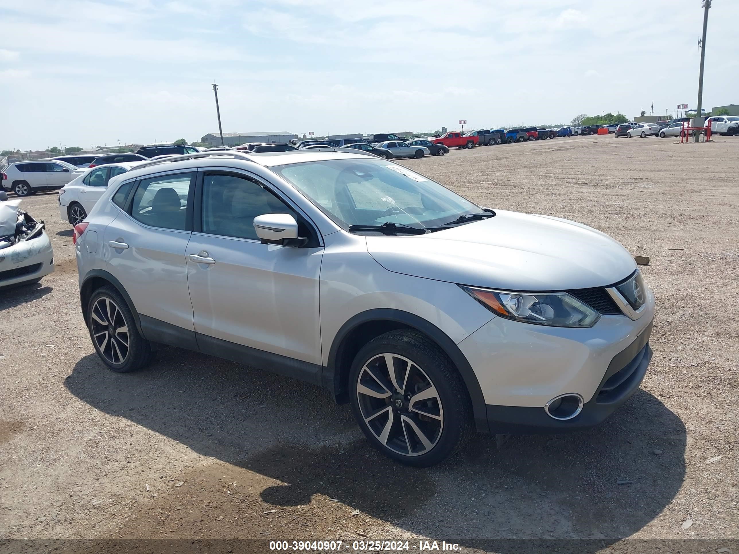 Photo 12 VIN: JN1BJ1CRXJW293641 - NISSAN ROGUE 