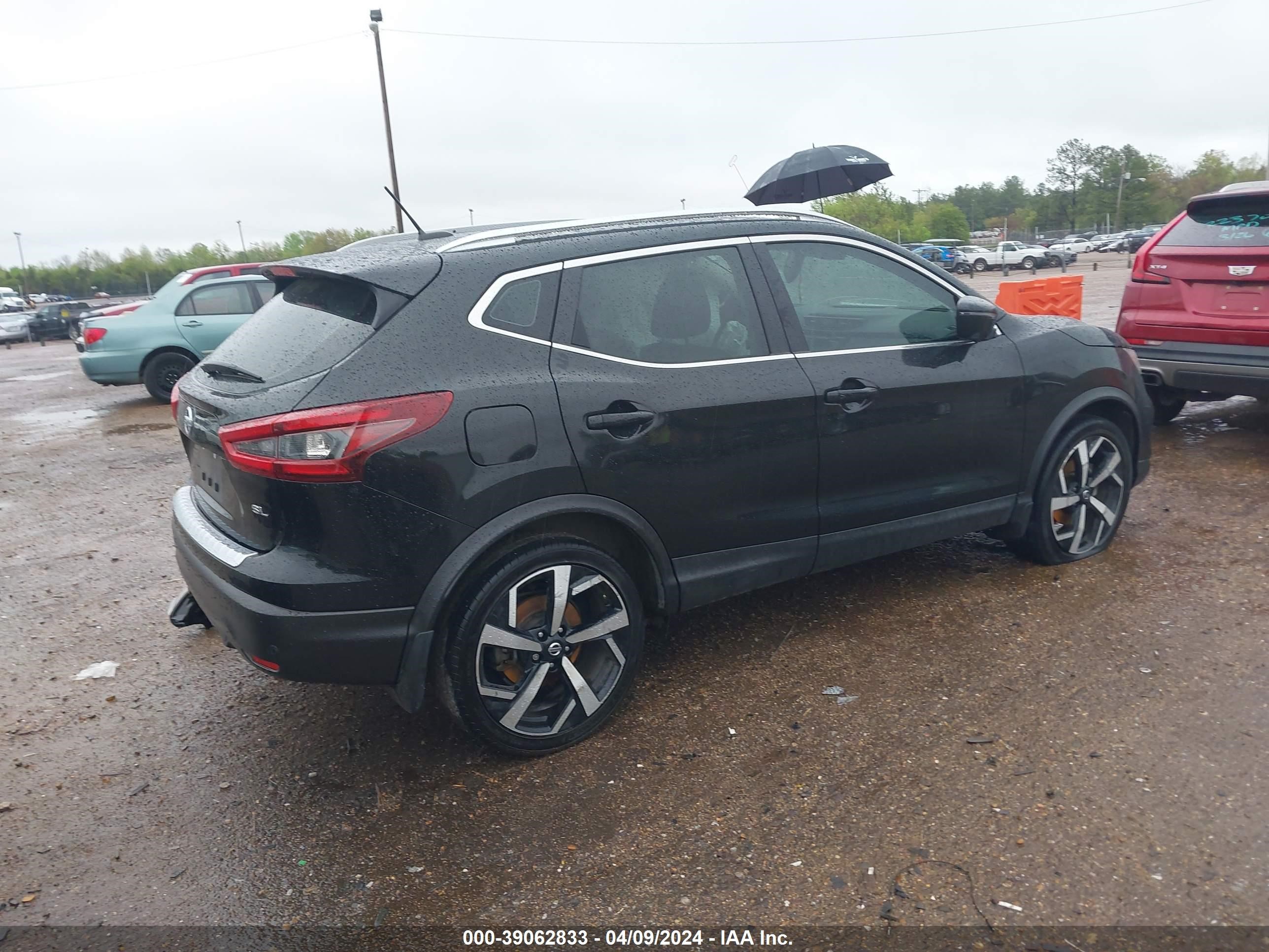 Photo 3 VIN: JN1BJ1CVXLW250563 - NISSAN ROGUE SPORT 