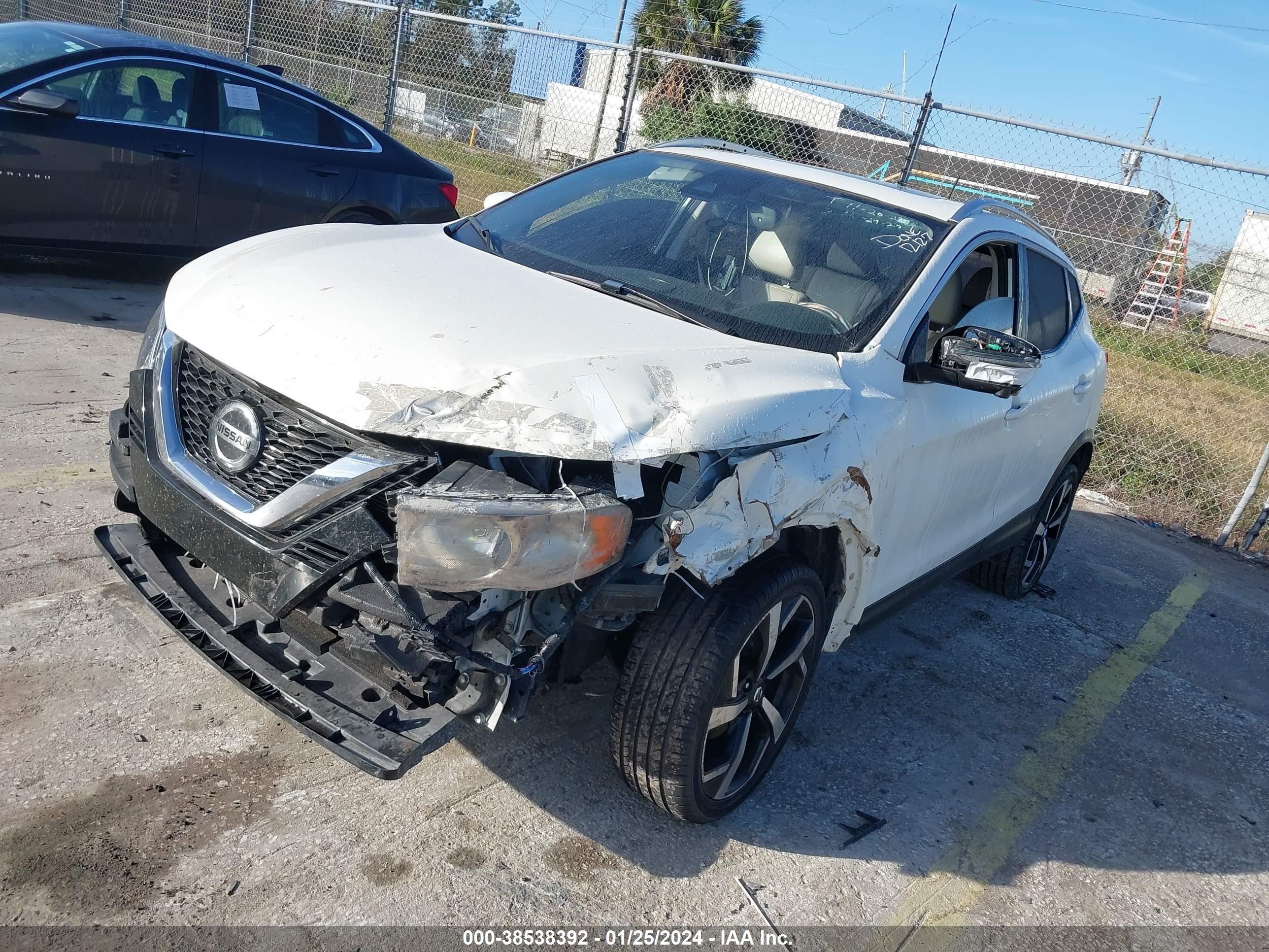 Photo 1 VIN: JN1BJ1CVXLW256735 - NISSAN ROGUE 