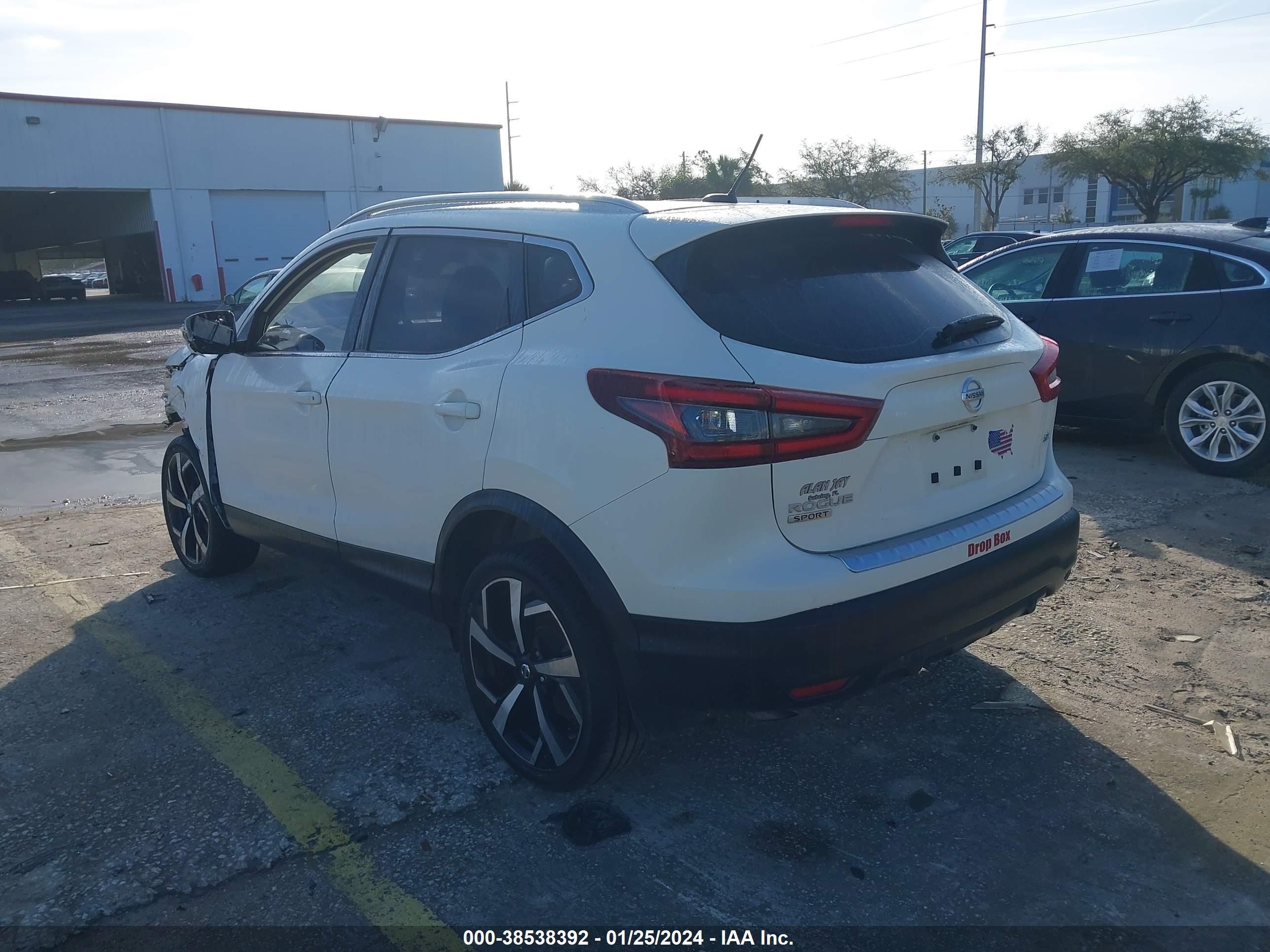 Photo 2 VIN: JN1BJ1CVXLW256735 - NISSAN ROGUE 