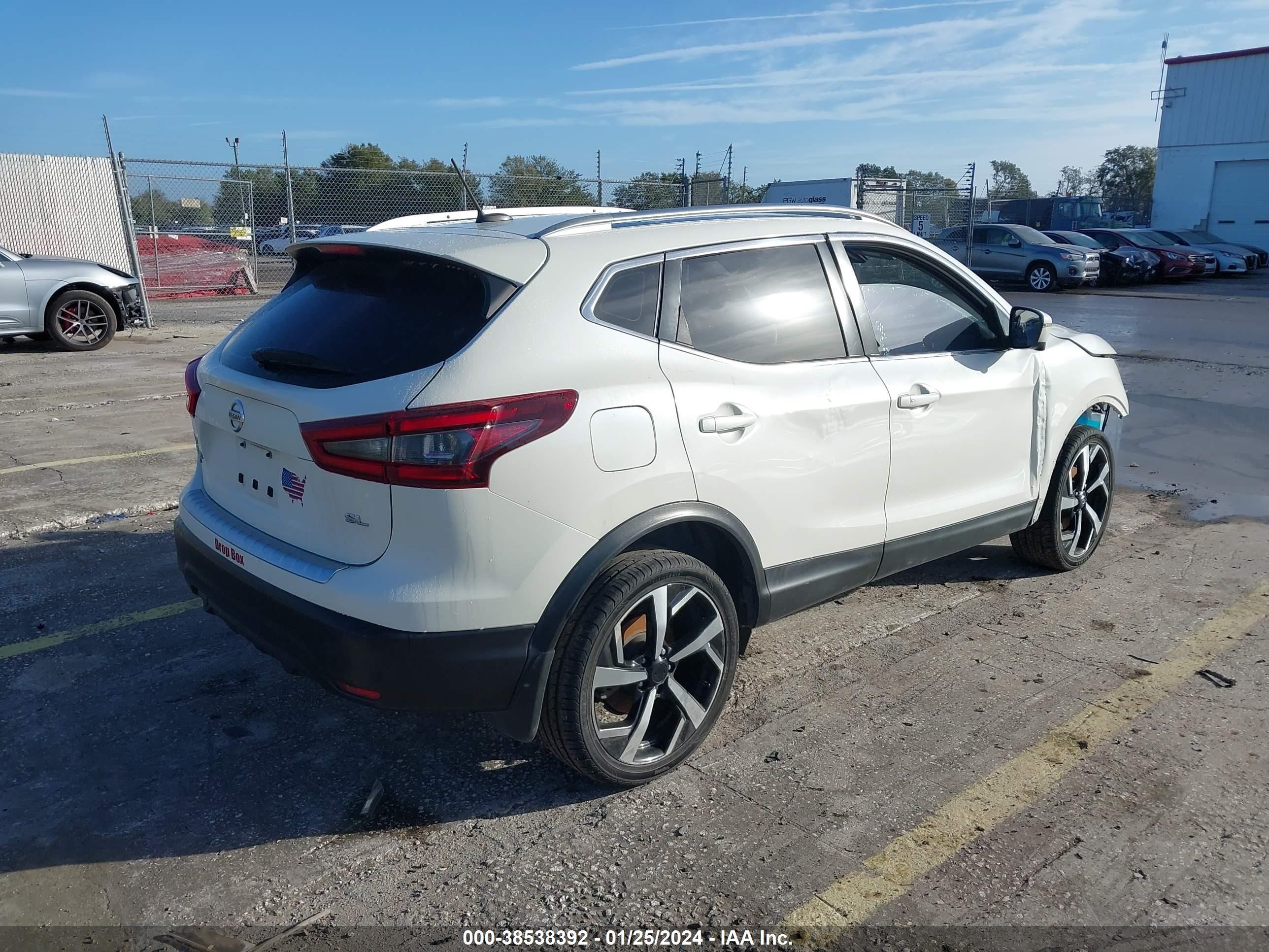 Photo 3 VIN: JN1BJ1CVXLW256735 - NISSAN ROGUE 