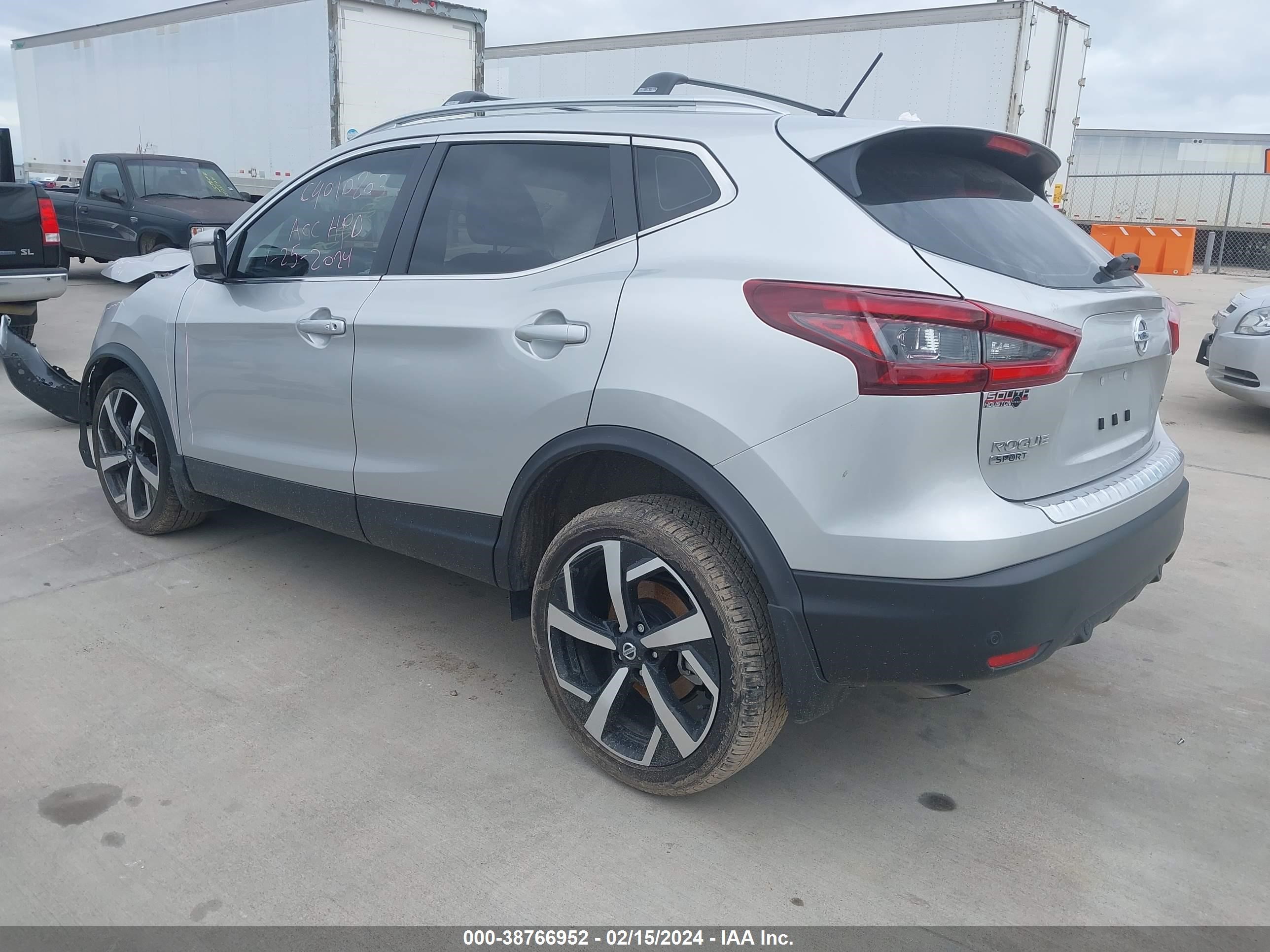 Photo 2 VIN: JN1BJ1CW1NW497112 - NISSAN ROGUE 